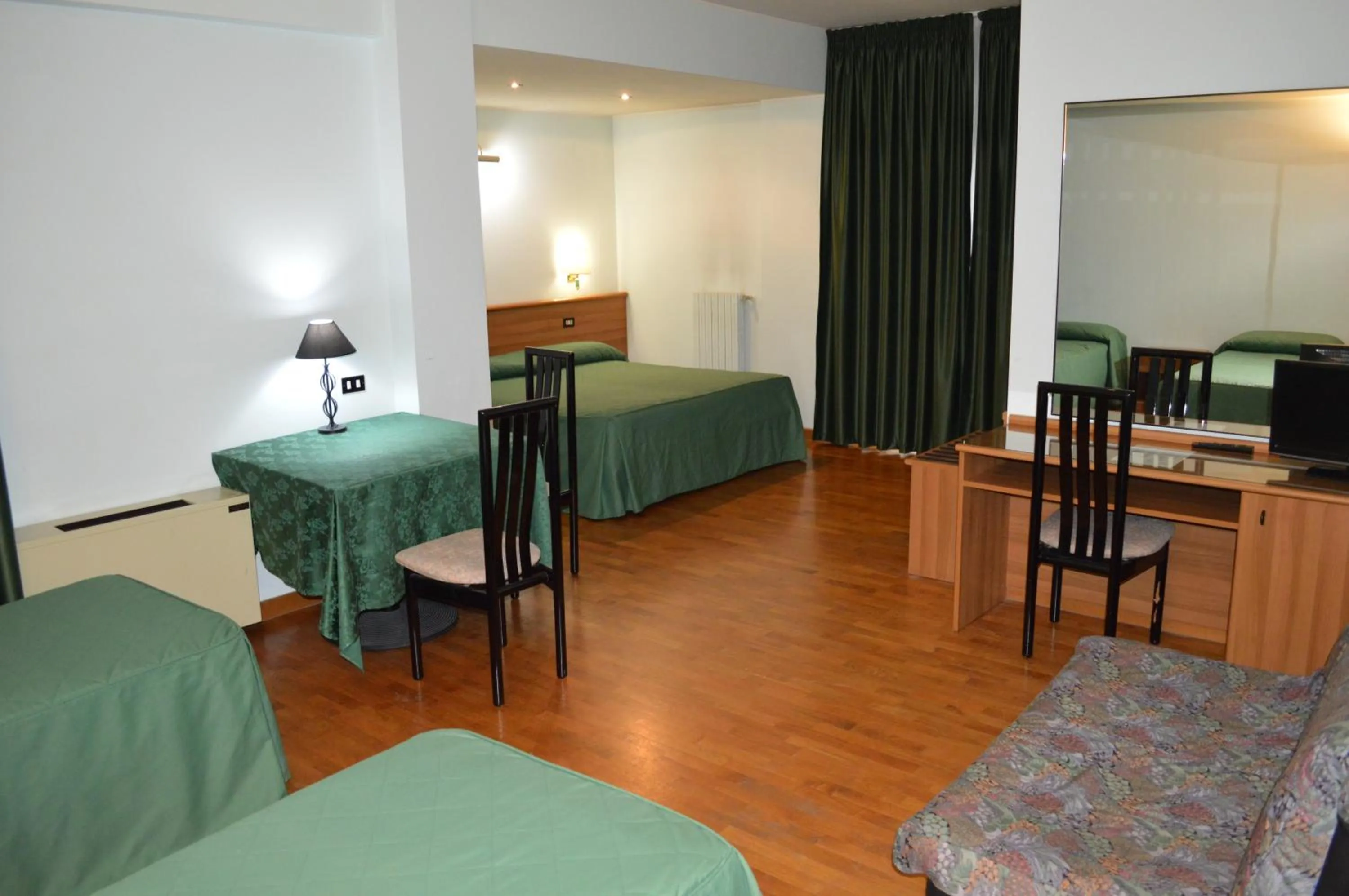 Photo of the whole room, Bed in Canadian Hotel