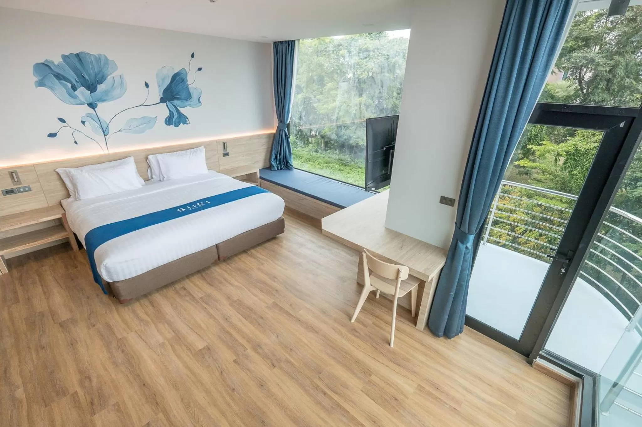 Bedroom, Bed in Siri regent Hotel