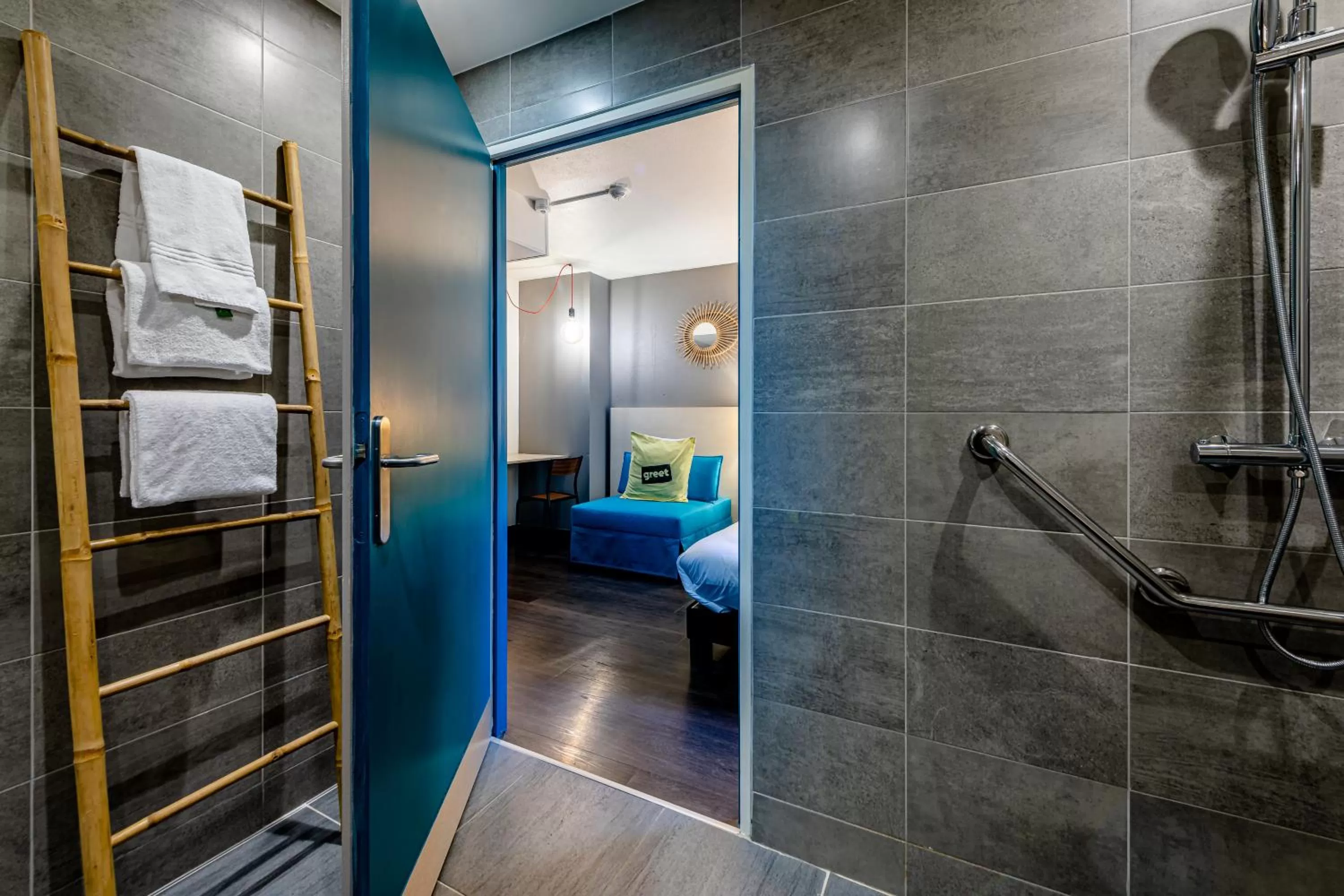 Bathroom in Greet Hotel Bordeaux Floirac Arena