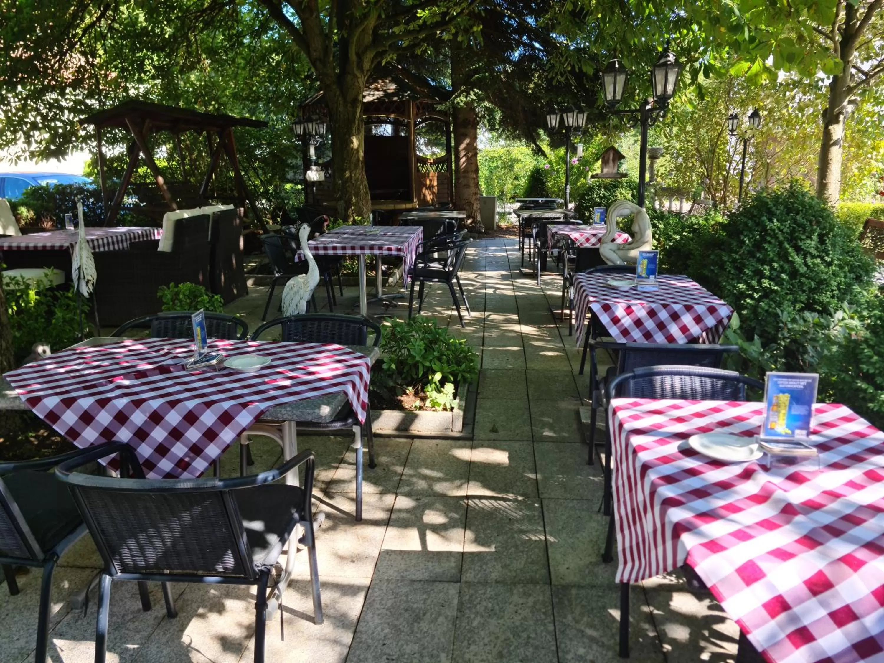 Restaurant/places to eat in Höckner Plaza Hotel