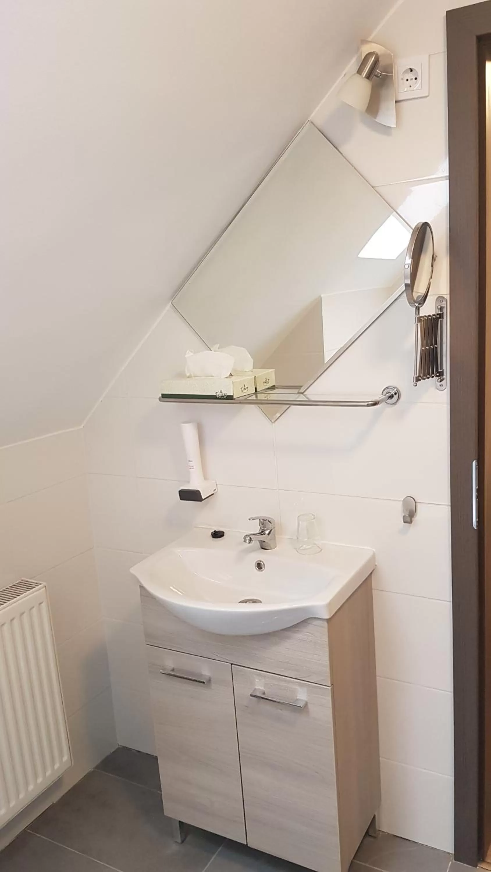 Bathroom in HBH Bajor Sörház Sólyomfészek Panzió