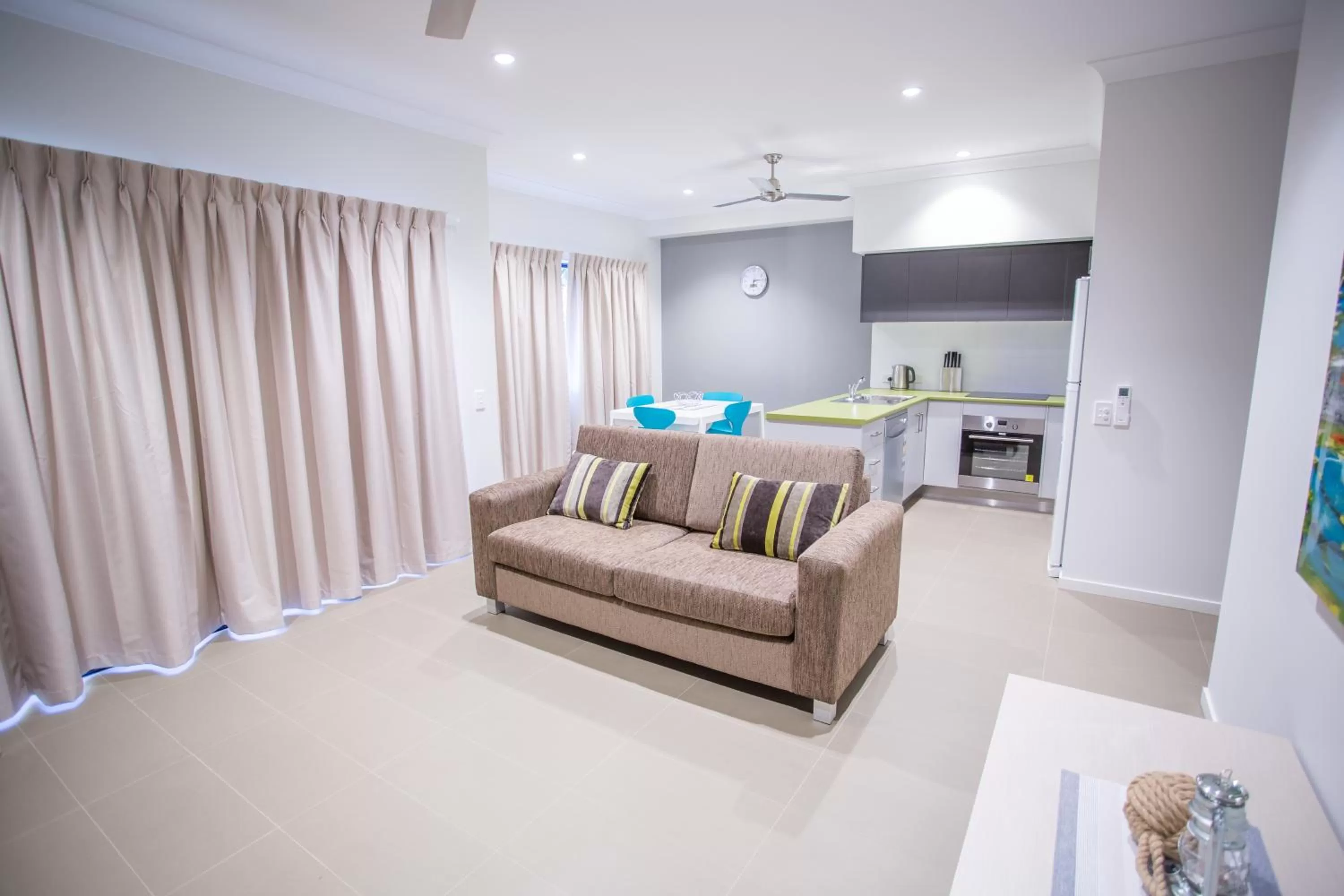 Living room, Bed in Spinifex Motel and Serviced Apartments