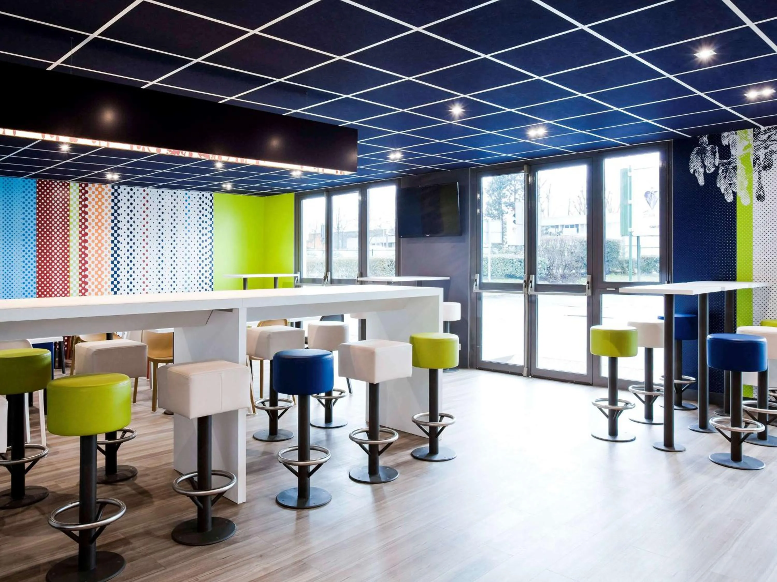 Restaurant/places to eat in ibis budget Grigny Centre