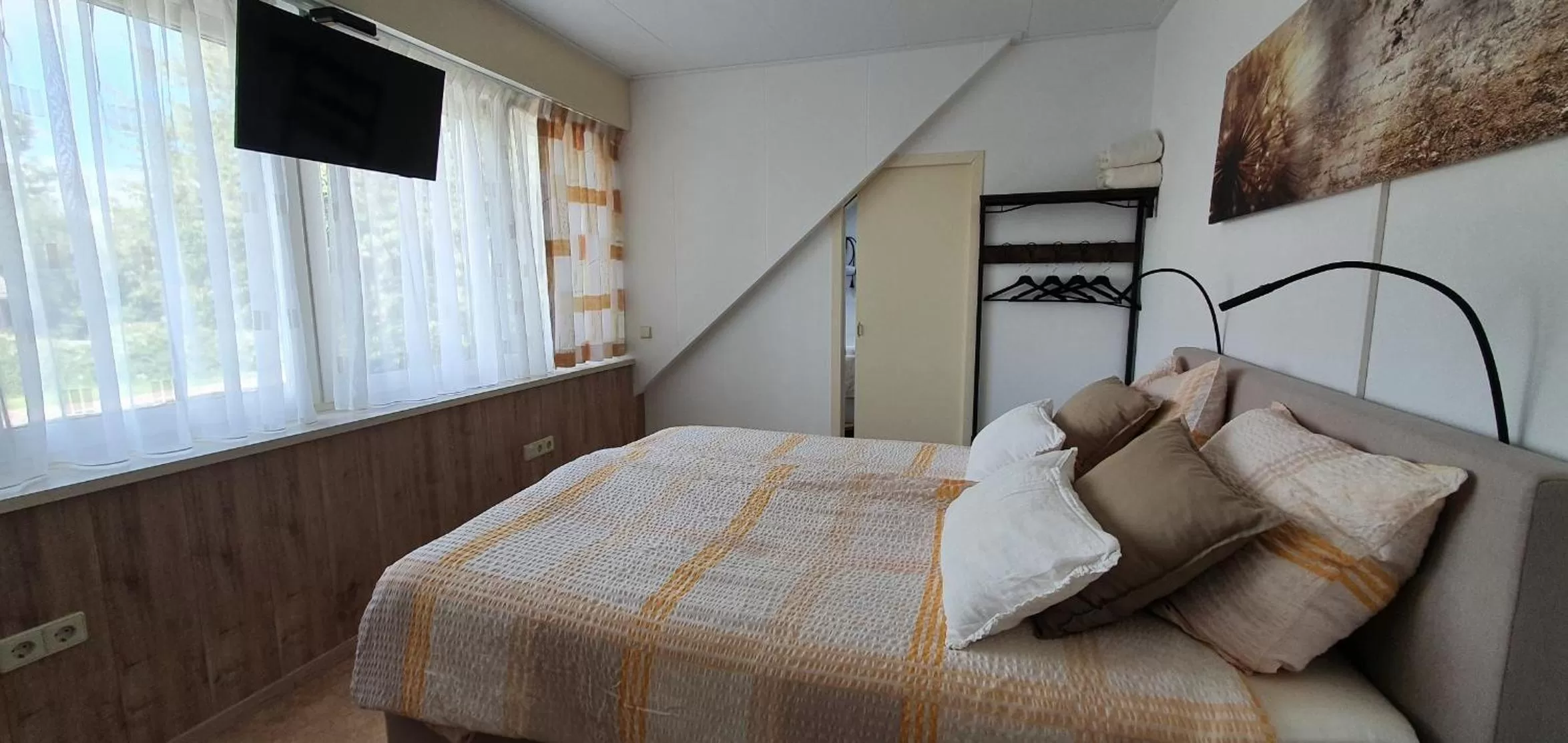 Photo of the whole room, Bed in B&B Knooppunt70