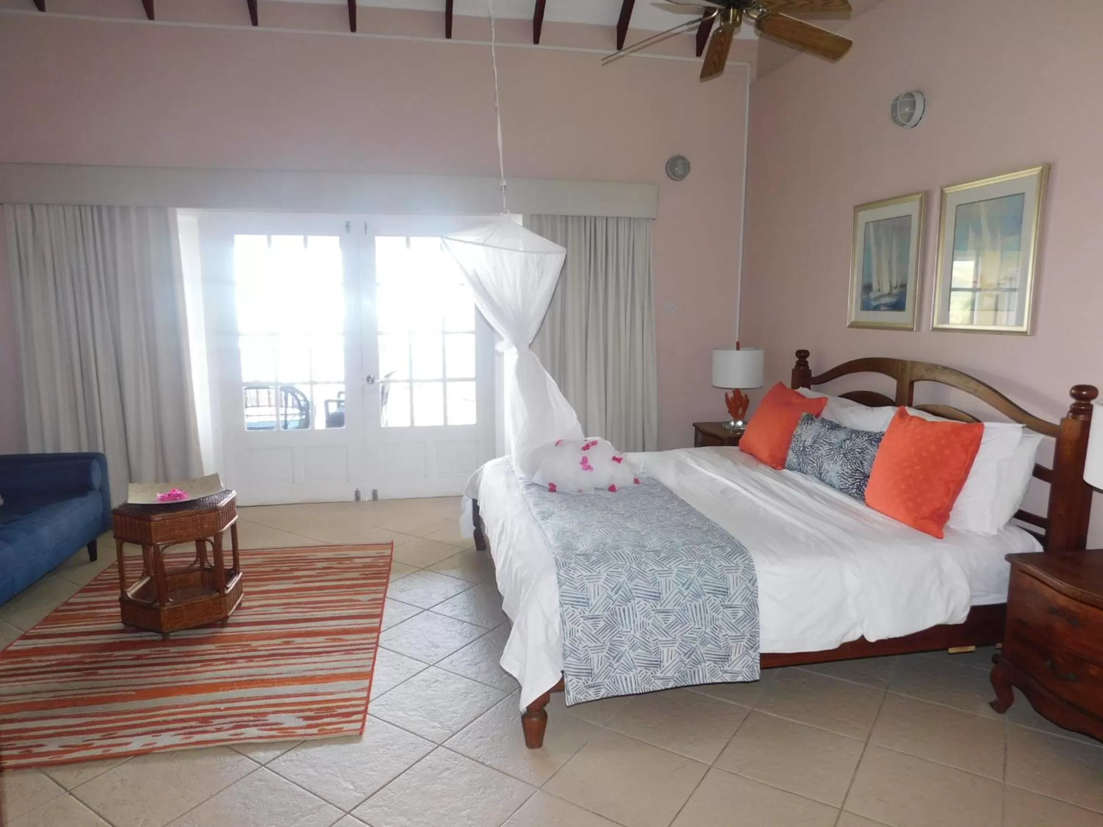 Photo of the whole room, Bed in La Haut Resort