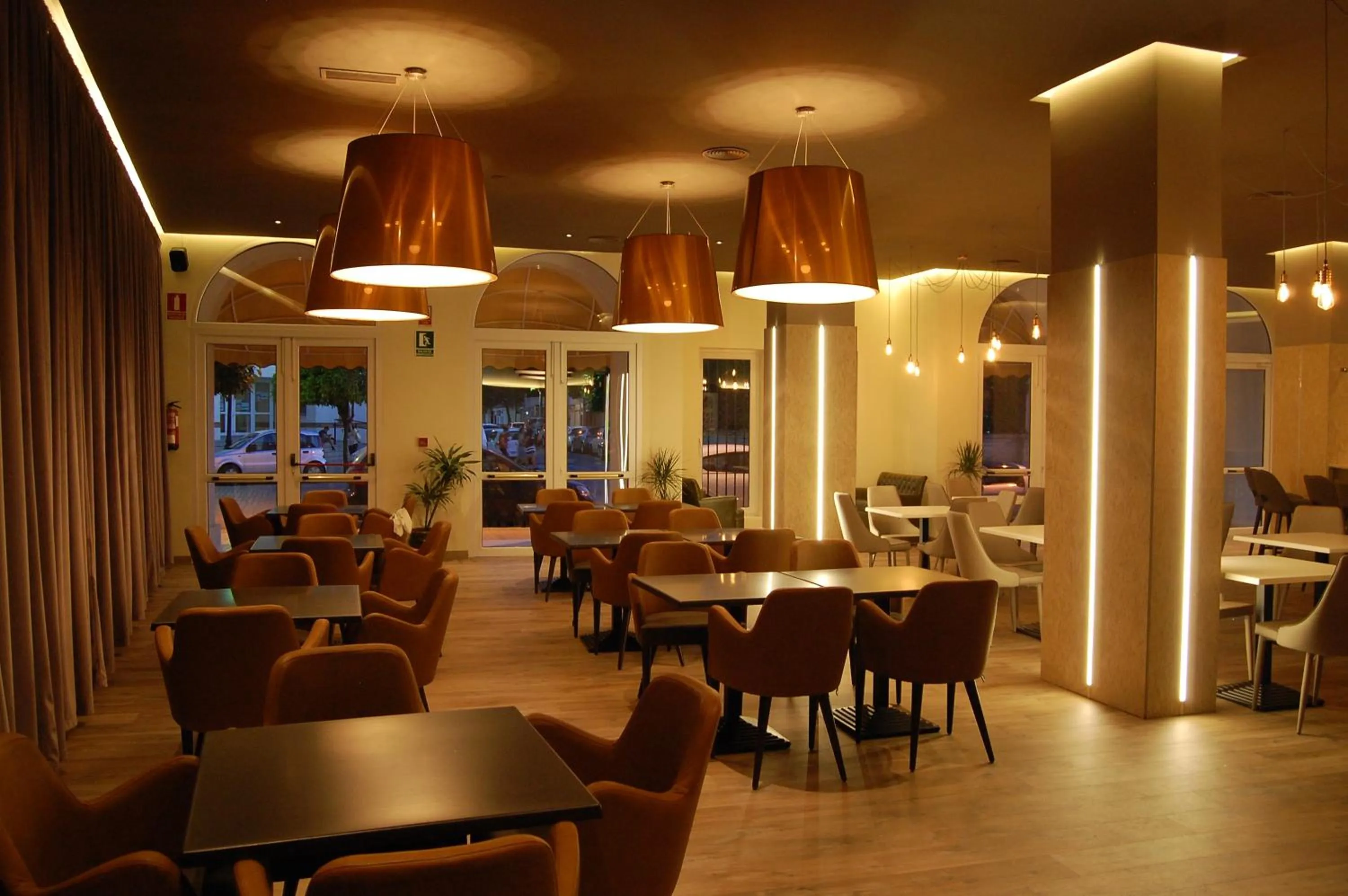 Restaurant/places to eat in Hotel Castillo