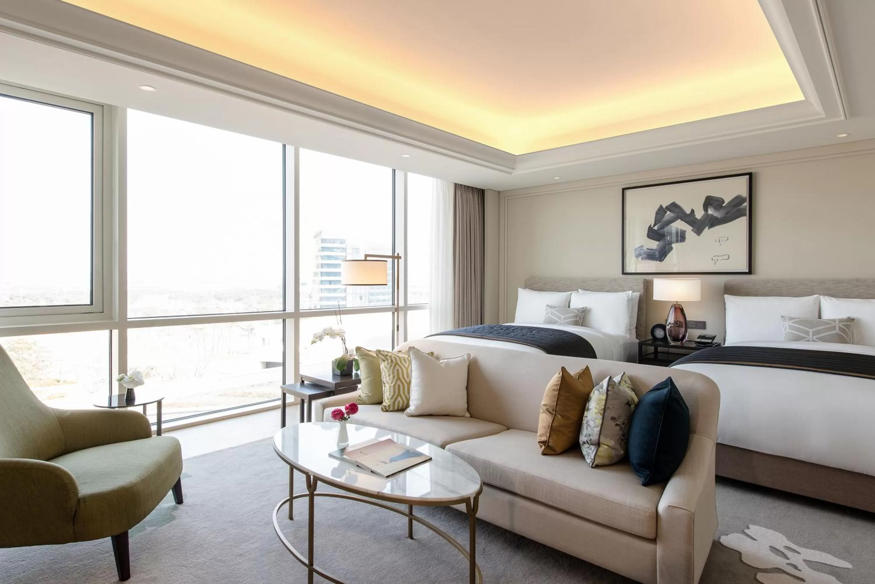 Photo of the whole room, Bed in Paradise City