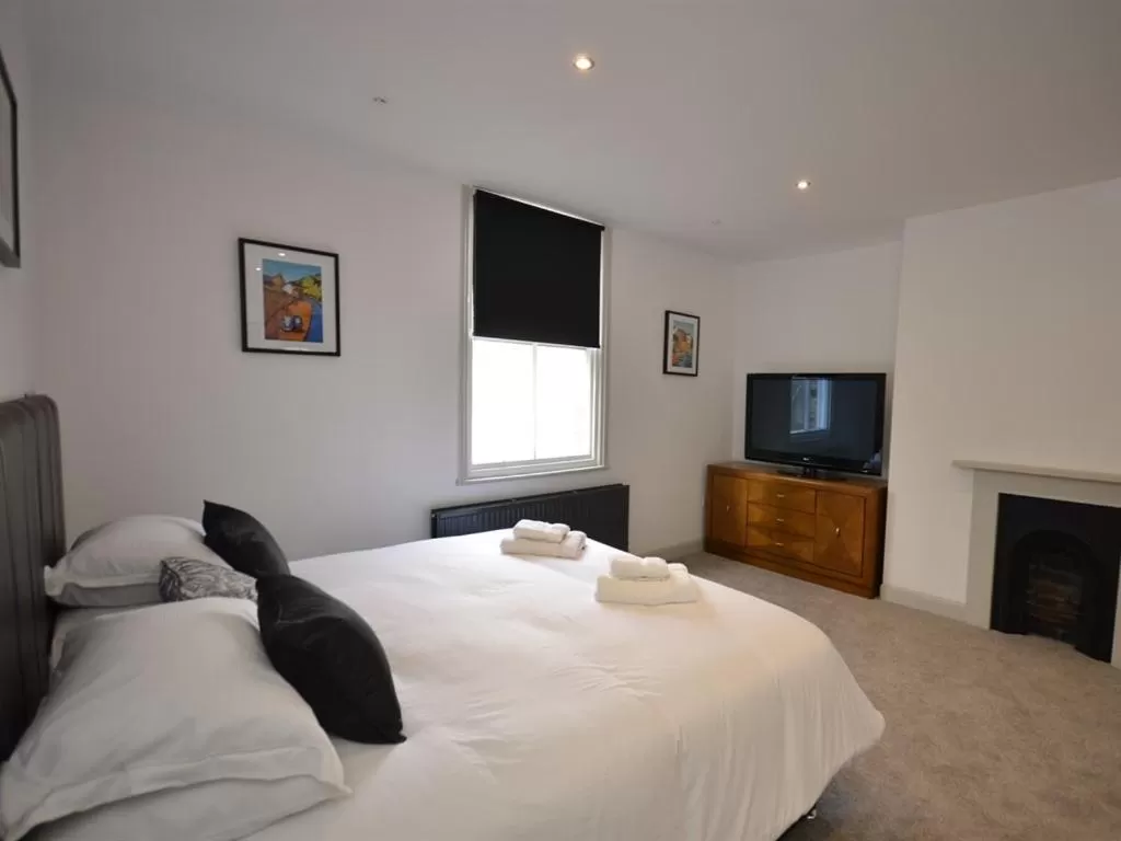 Bedroom, Bed in The Chapel House
