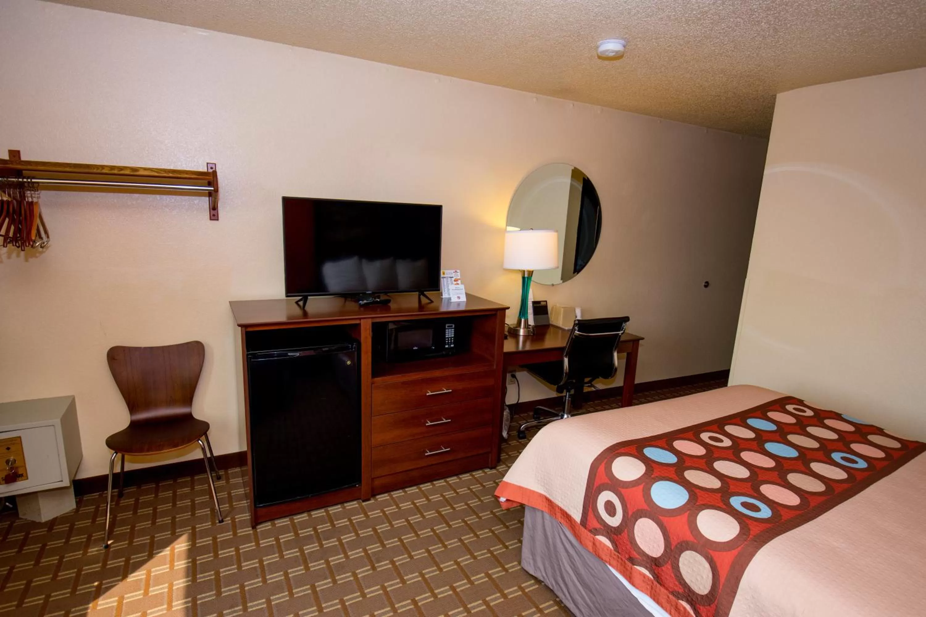 TV and multimedia, Bed in Super 8 by Wyndham Altoona