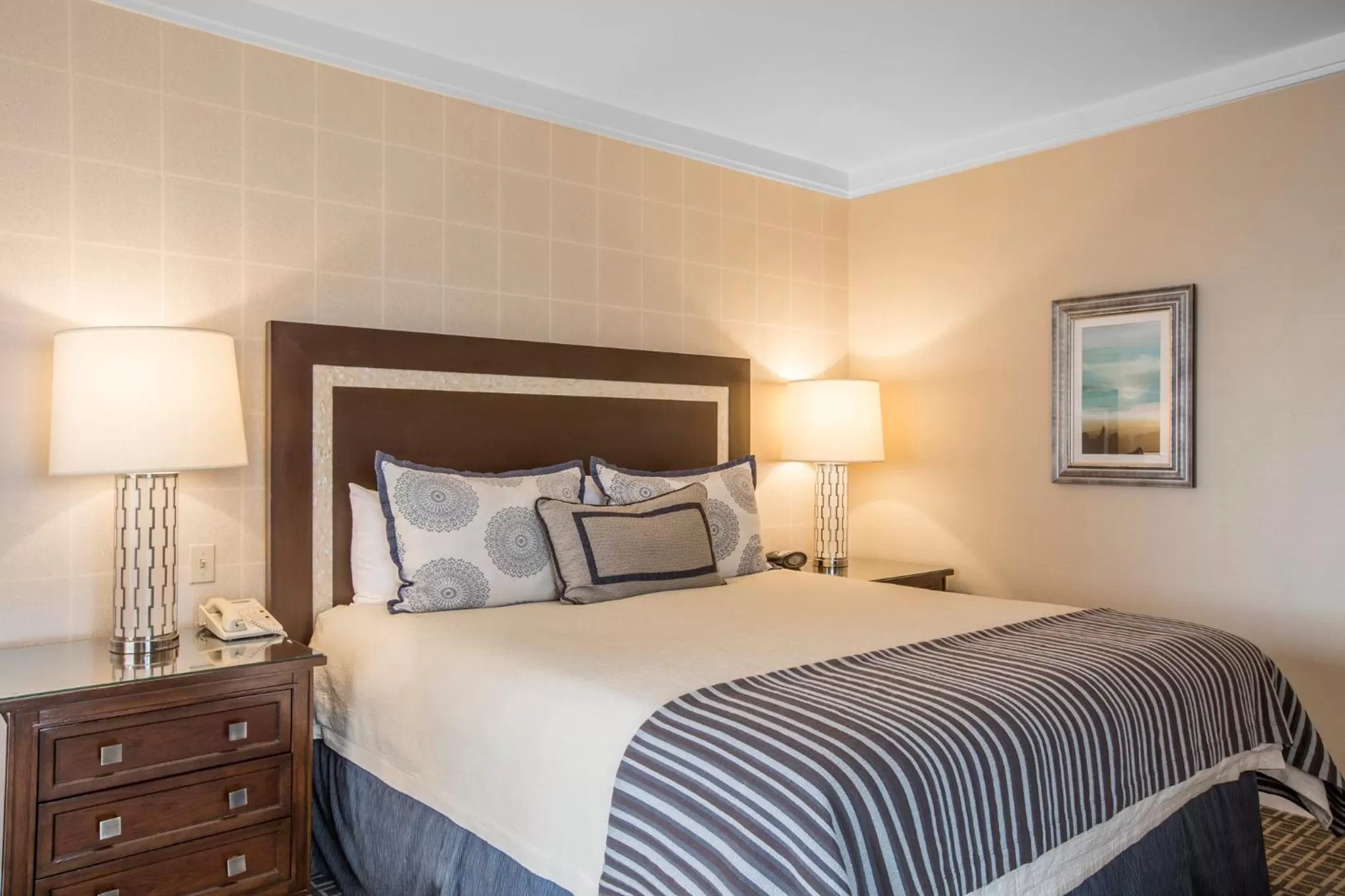 Photo of the whole room, Bed in Omni Los Angeles Hotel