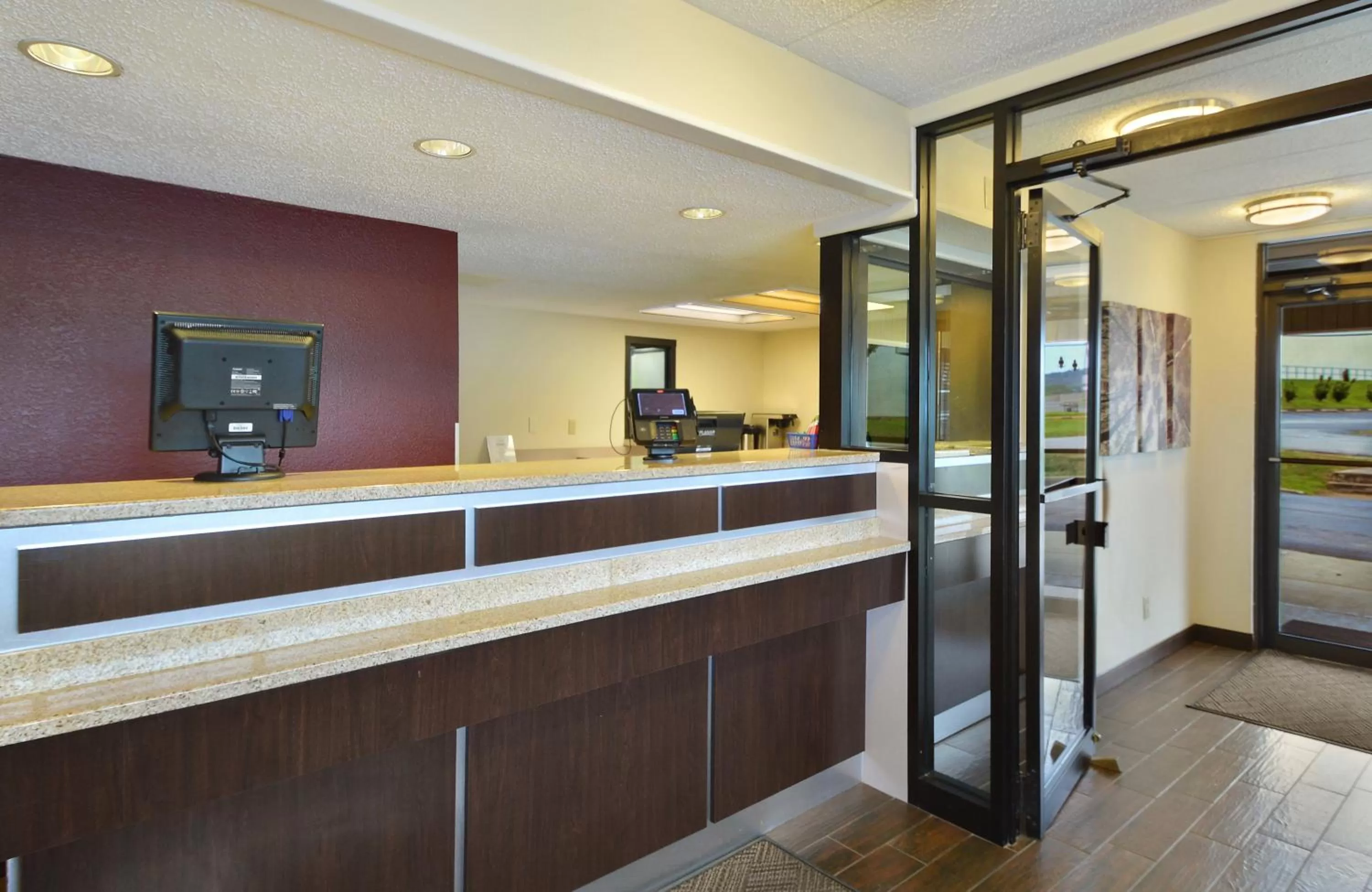 Lobby or reception in Red Roof Inn Charleston West - Hurricane, WV