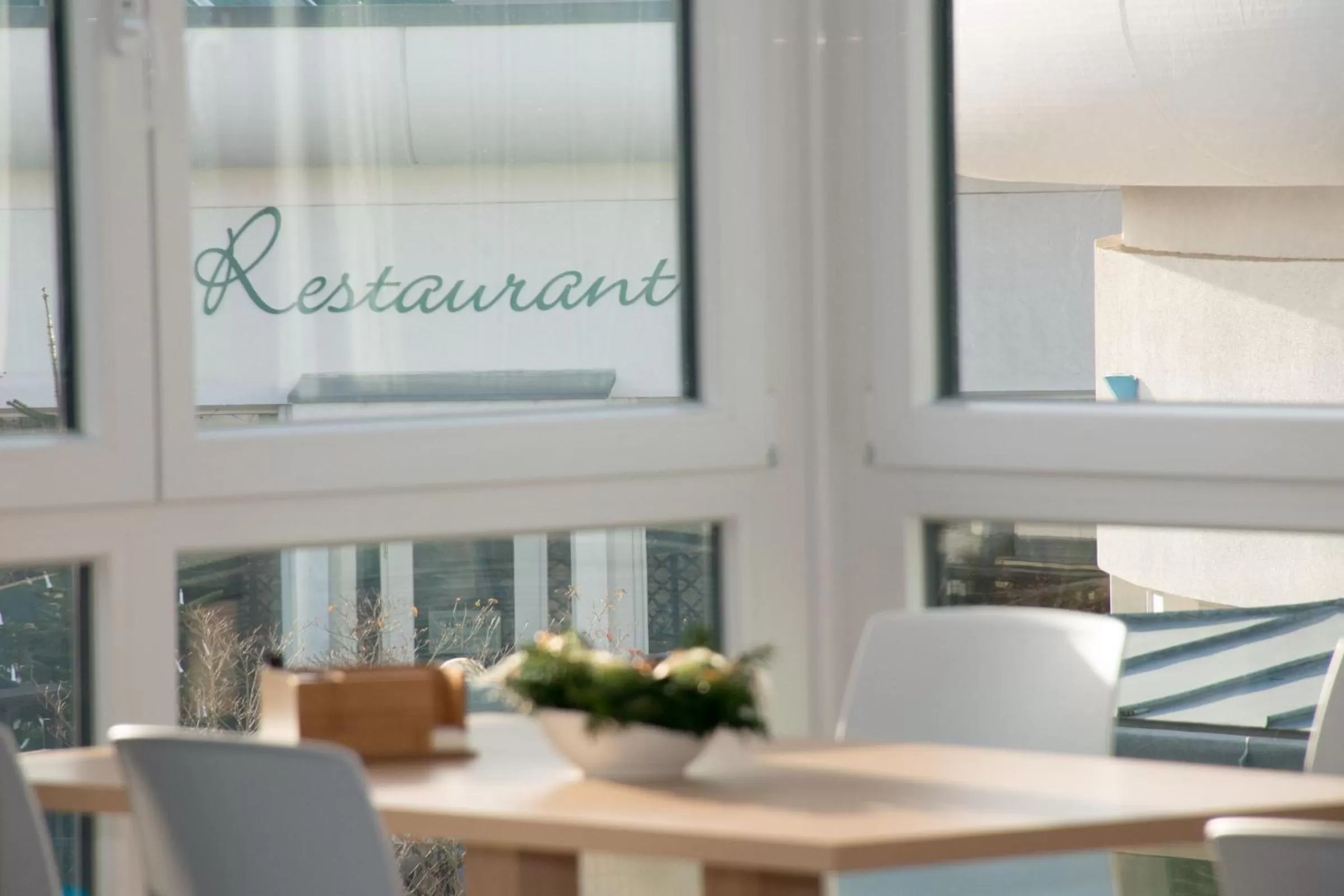 Restaurant/places to eat in Riff Resort