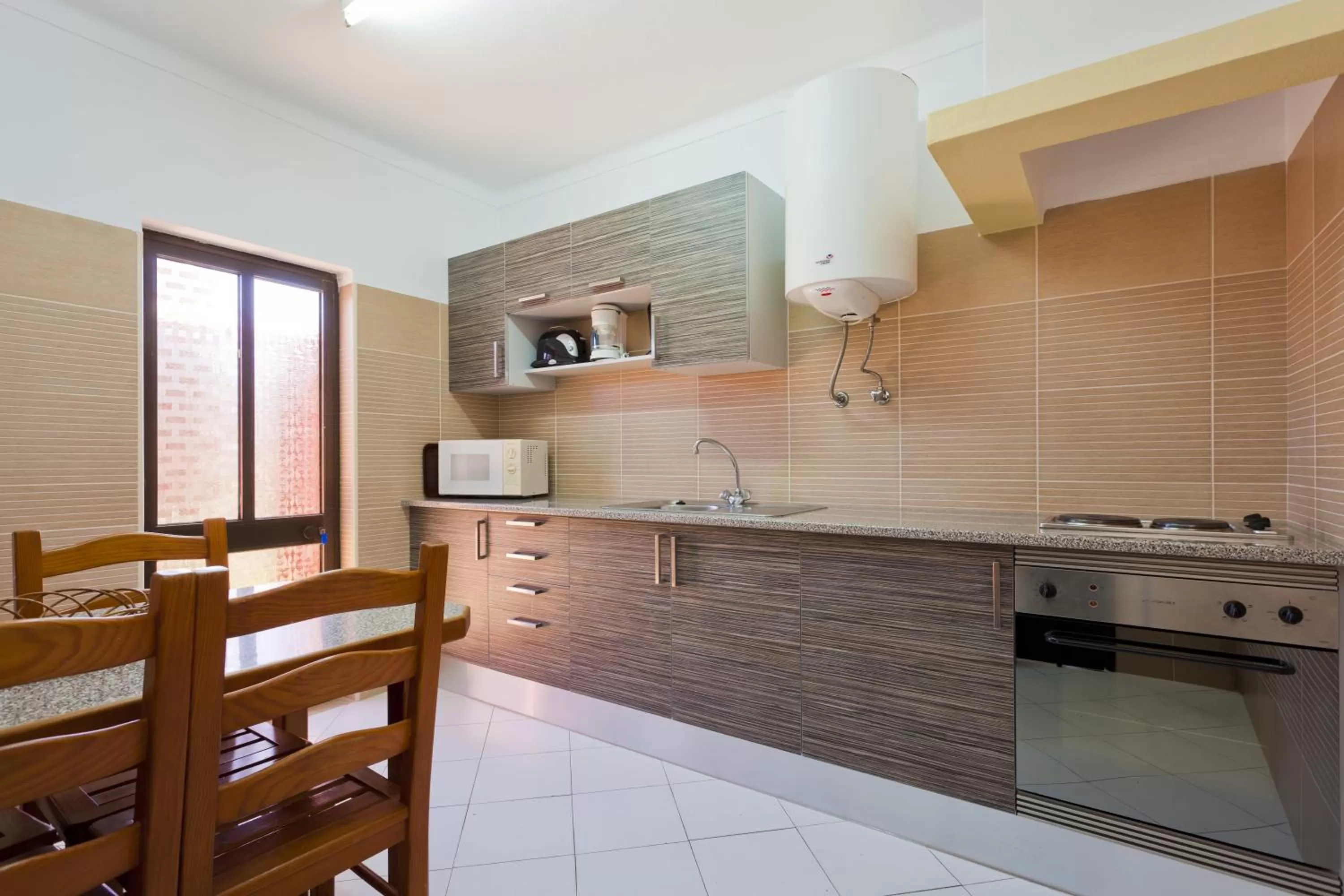 Kitchen or kitchenette in Colina Village