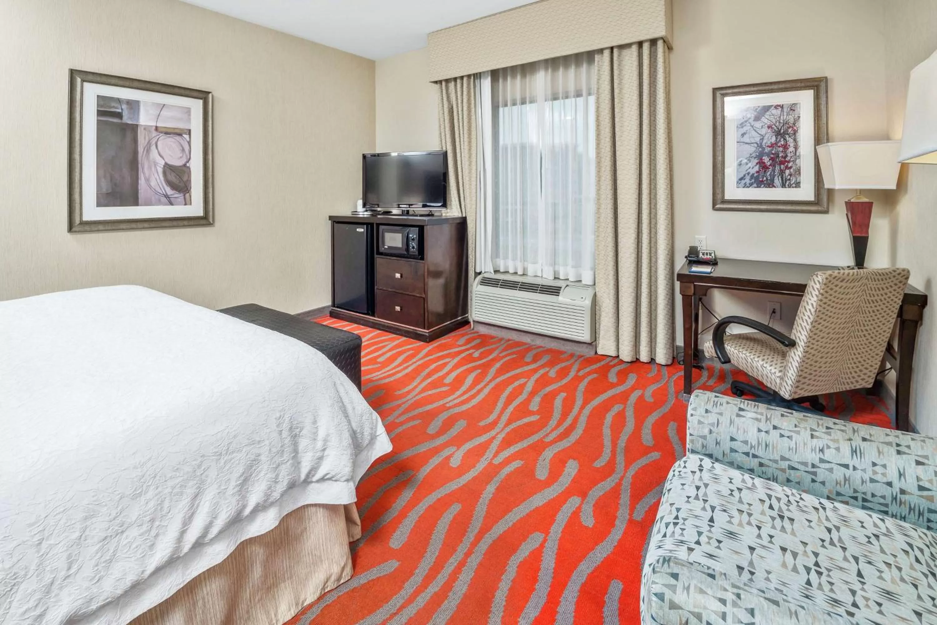Bedroom, Bed in Hampton Inn and Suites Tulsa/Catoosa