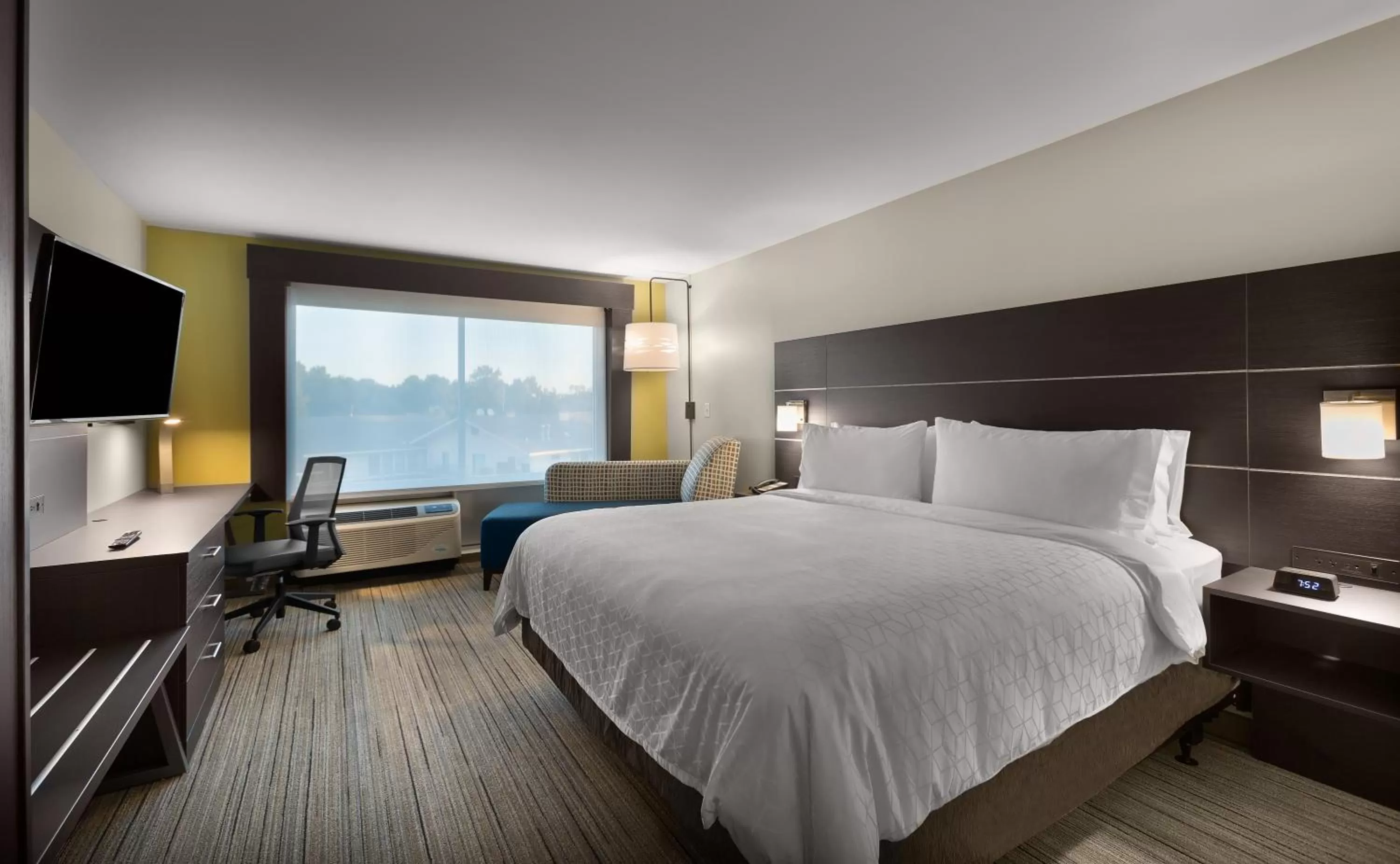 Photo of the whole room in Holiday Inn Express - Lake Park by IHG