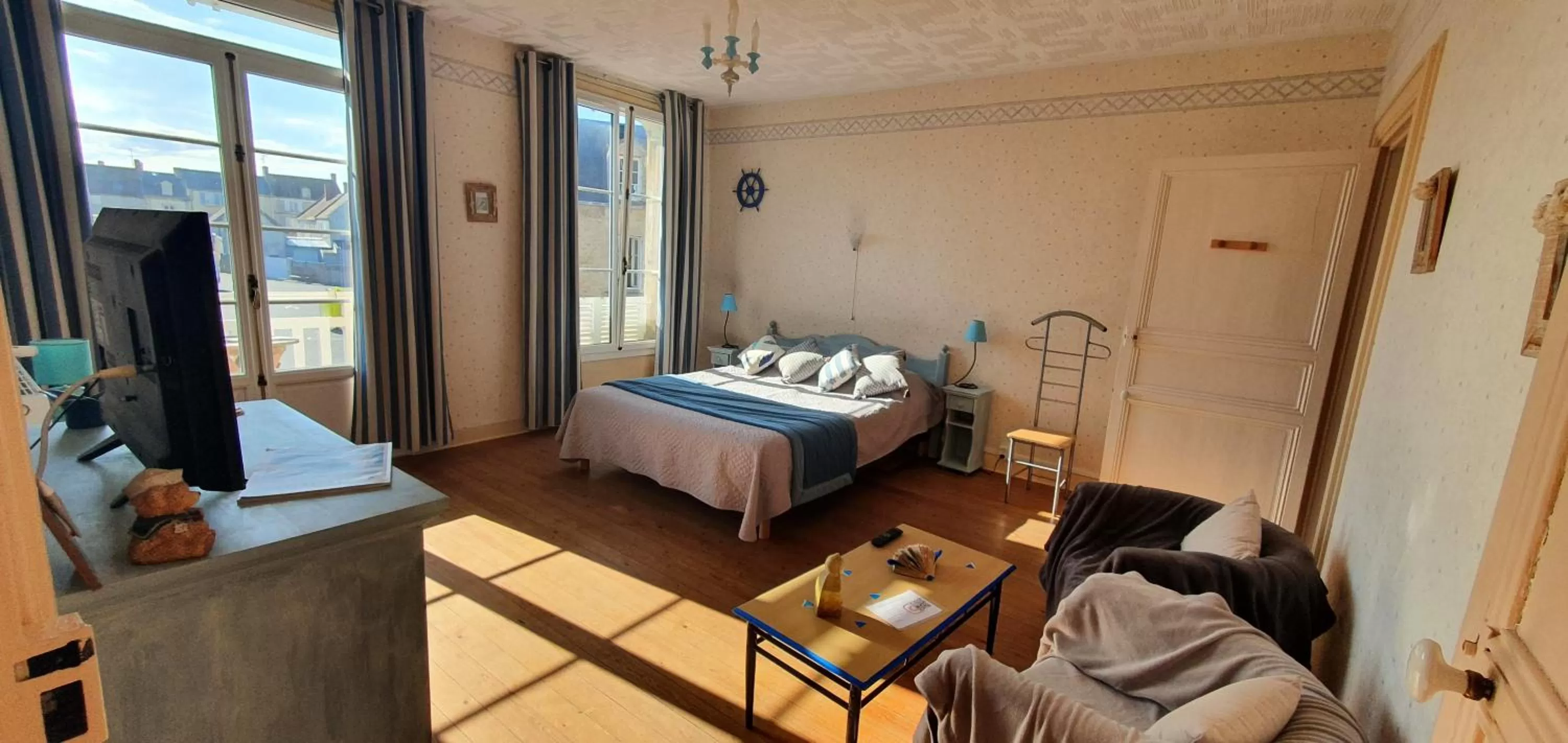 Photo of the whole room, Bed in JOYEUX REVEIL