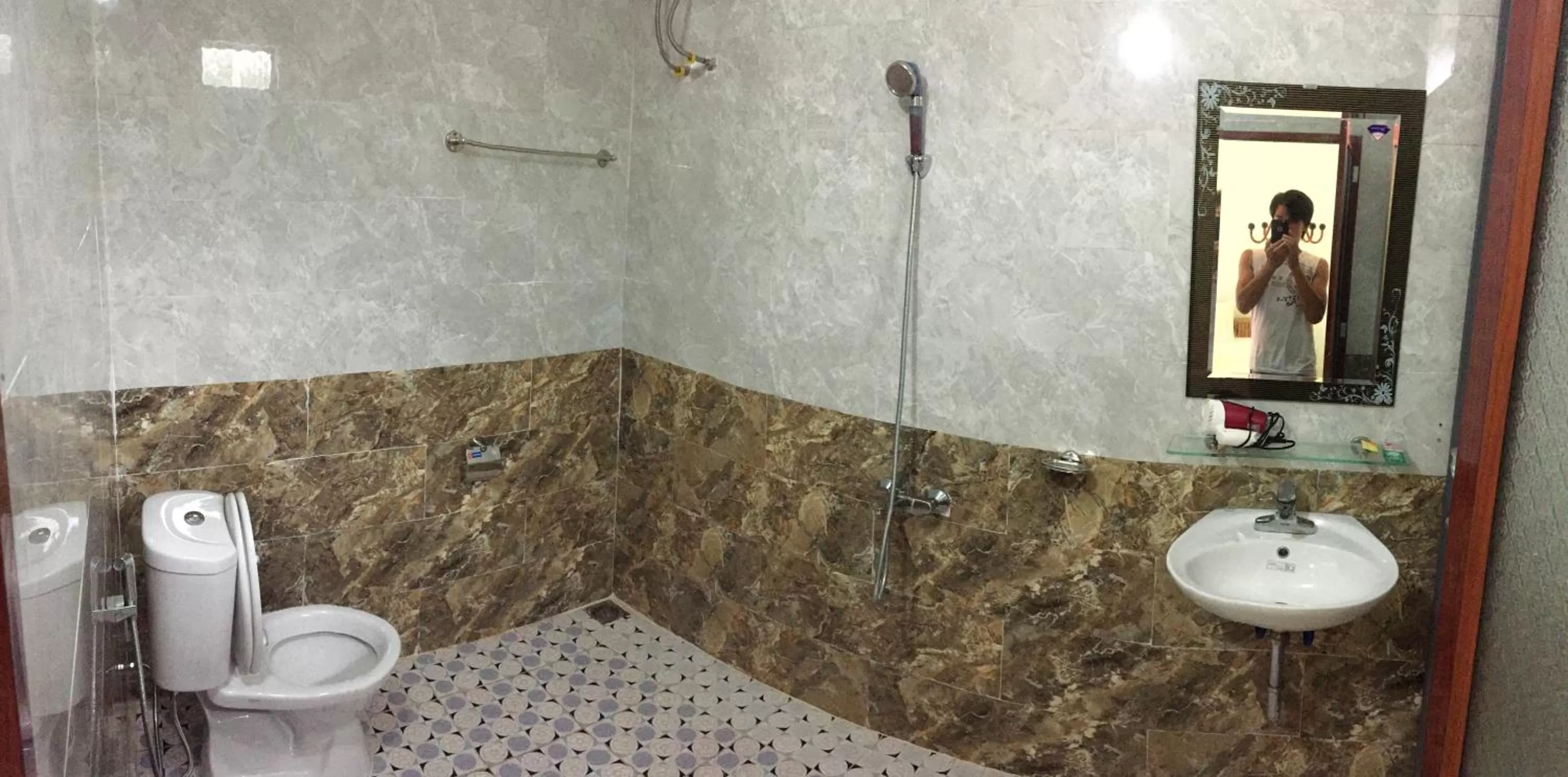 Shower in Tam Coc Vinh Thinh Homestay