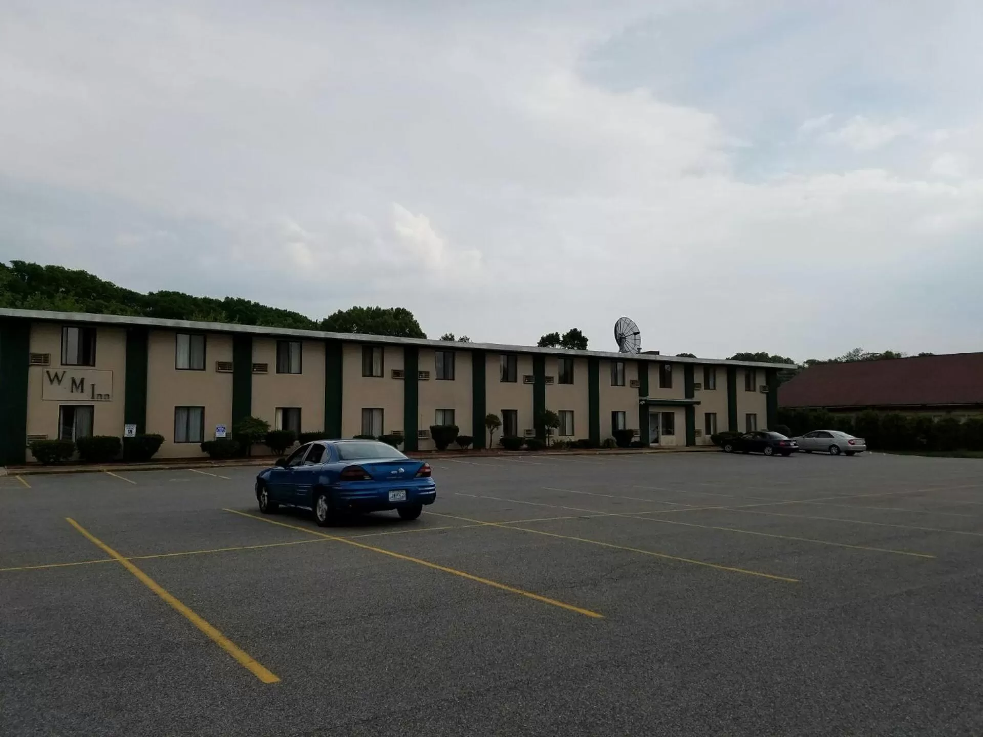 Property building in Woonsocket Motor Inn