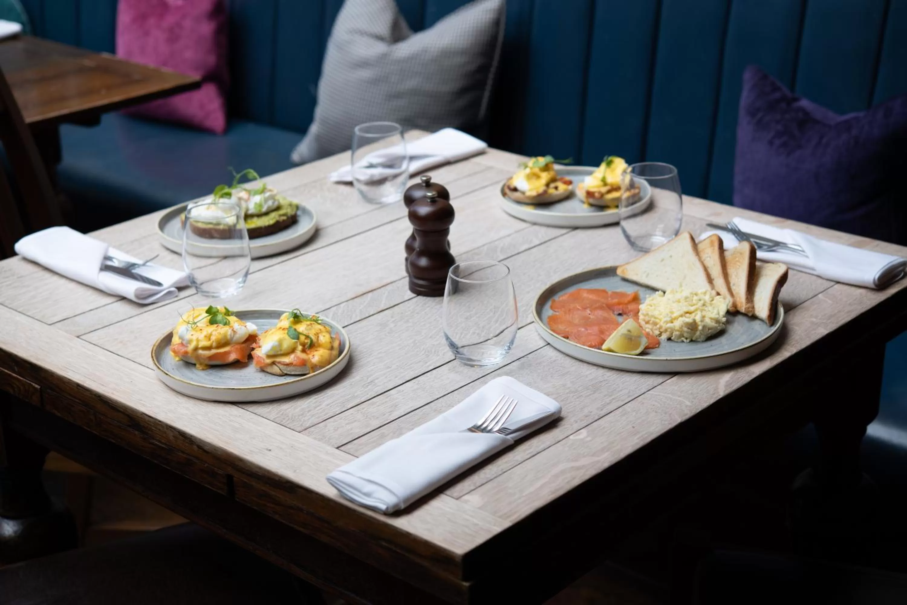 Restaurant/places to eat in Kew Gardens Hotel