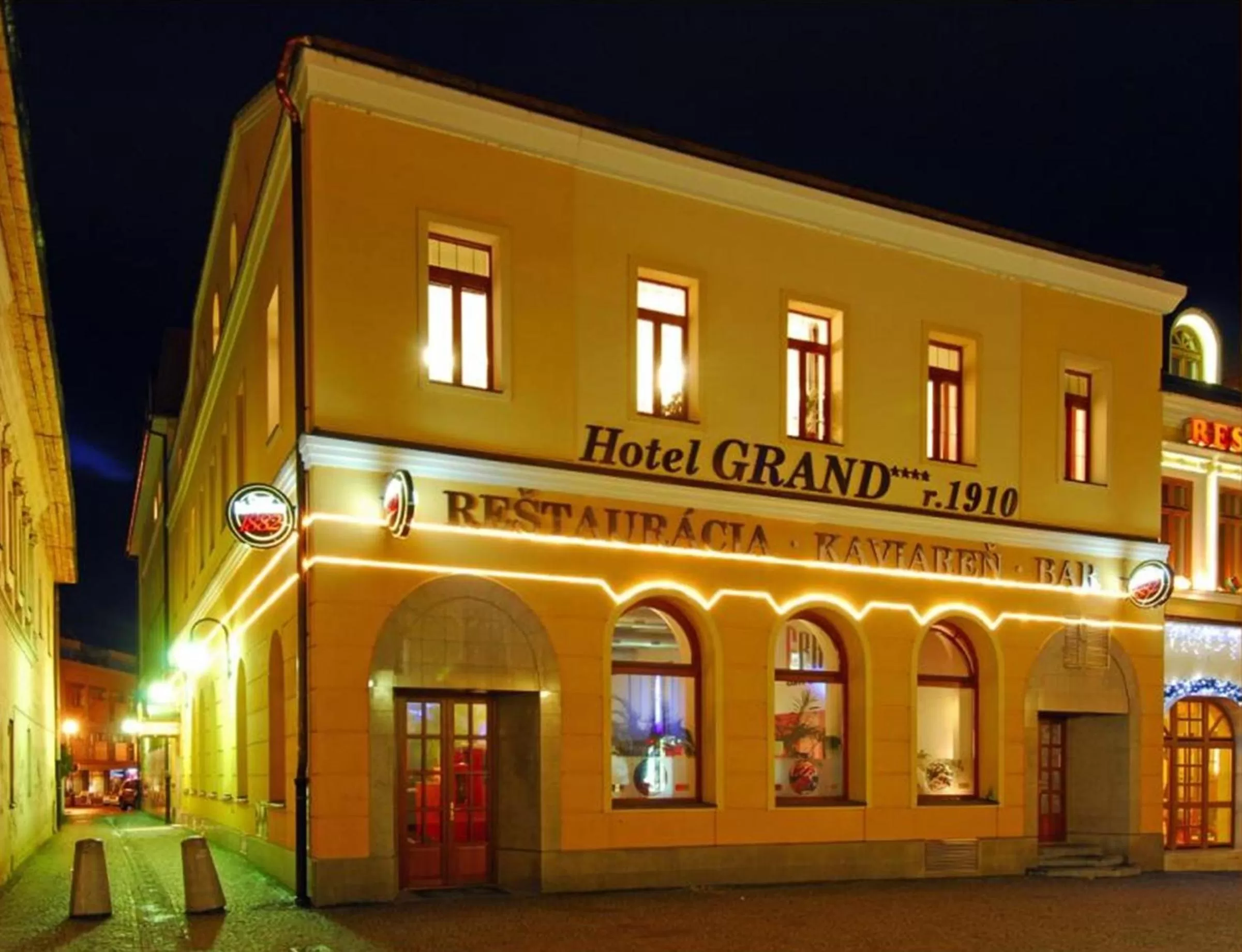 Facade/entrance in Hotel Grand