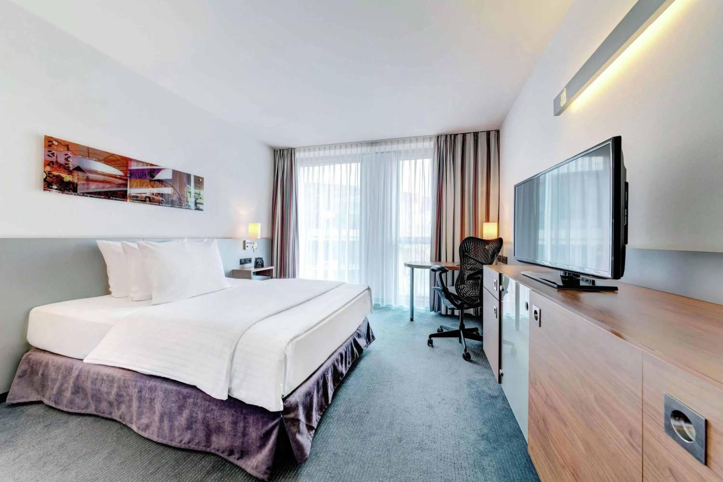 Bedroom, Bed in Hilton Garden Inn Stuttgart NeckarPark