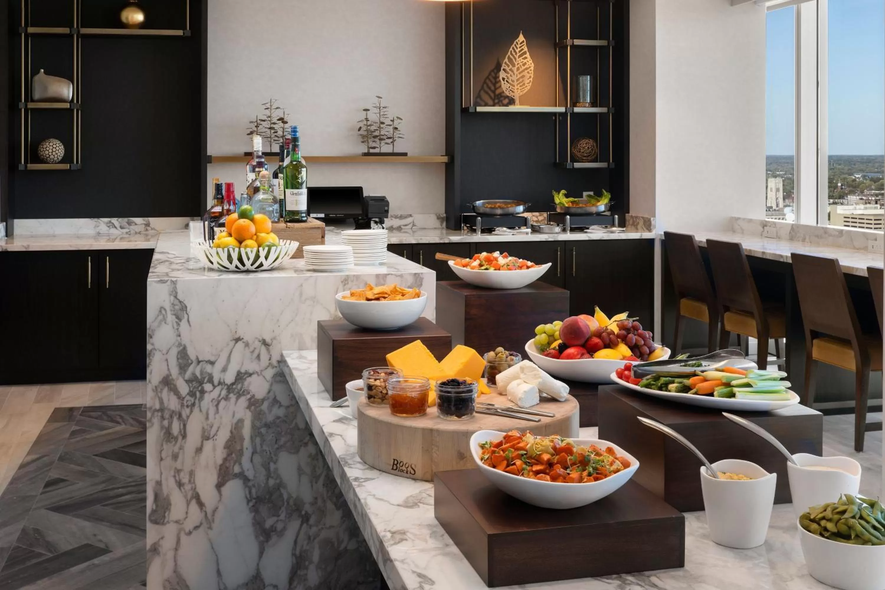 Lounge or bar in JW Marriott Indianapolis