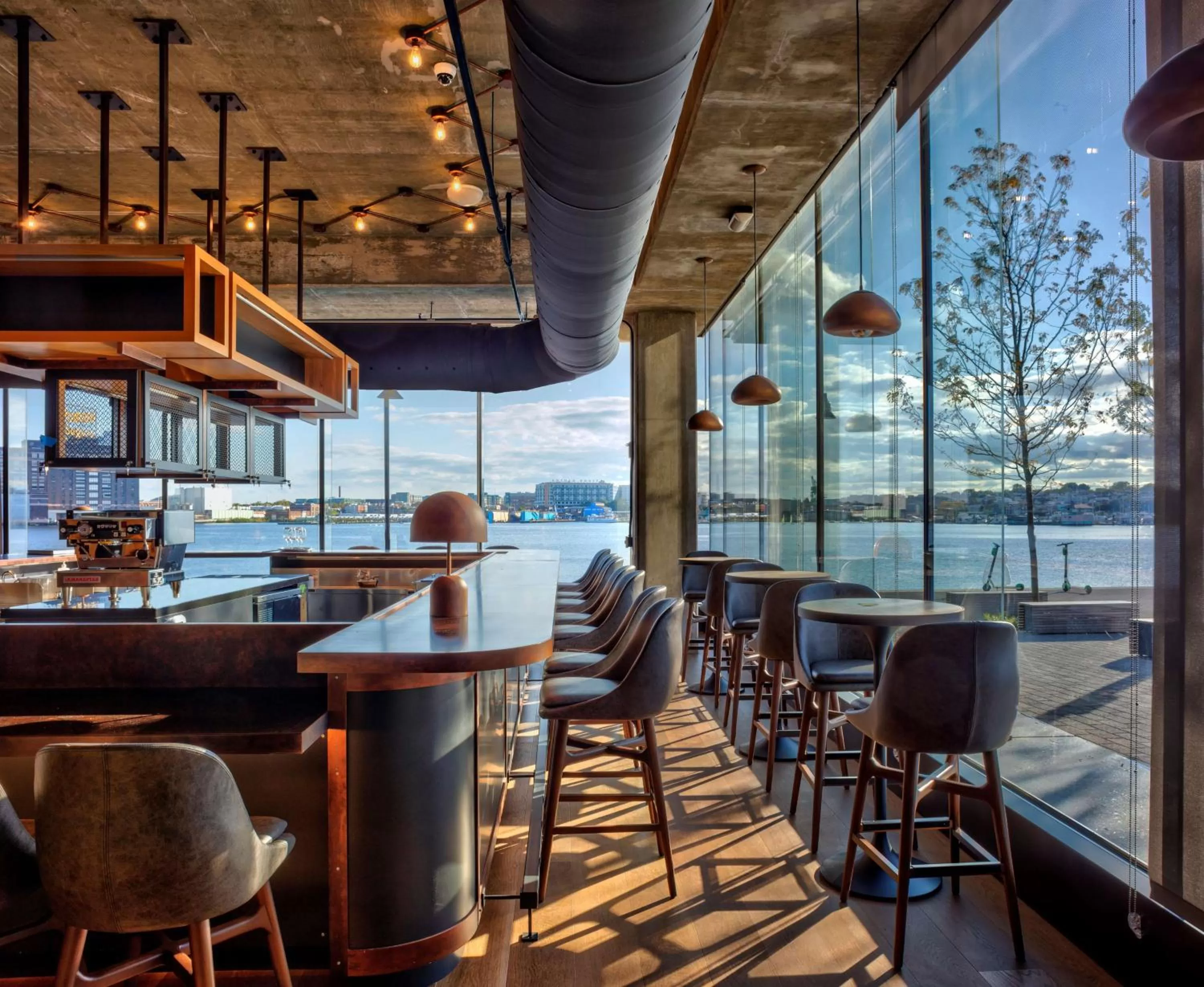 Lounge or bar in Canopy By Hilton Baltimore Harbor Point - Newly Built