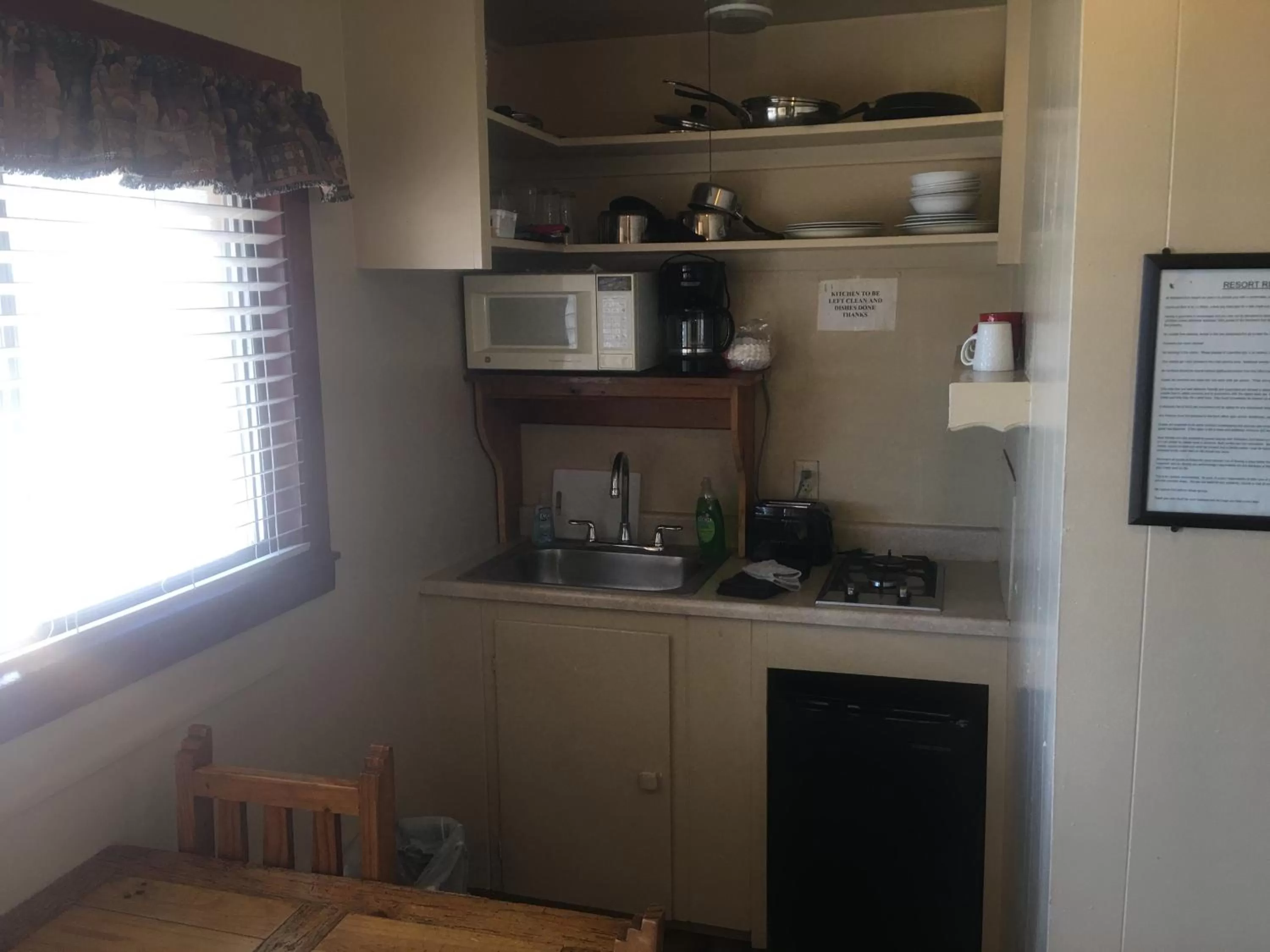 Kitchen/Kitchenette in Rainbows End Fishing Resort