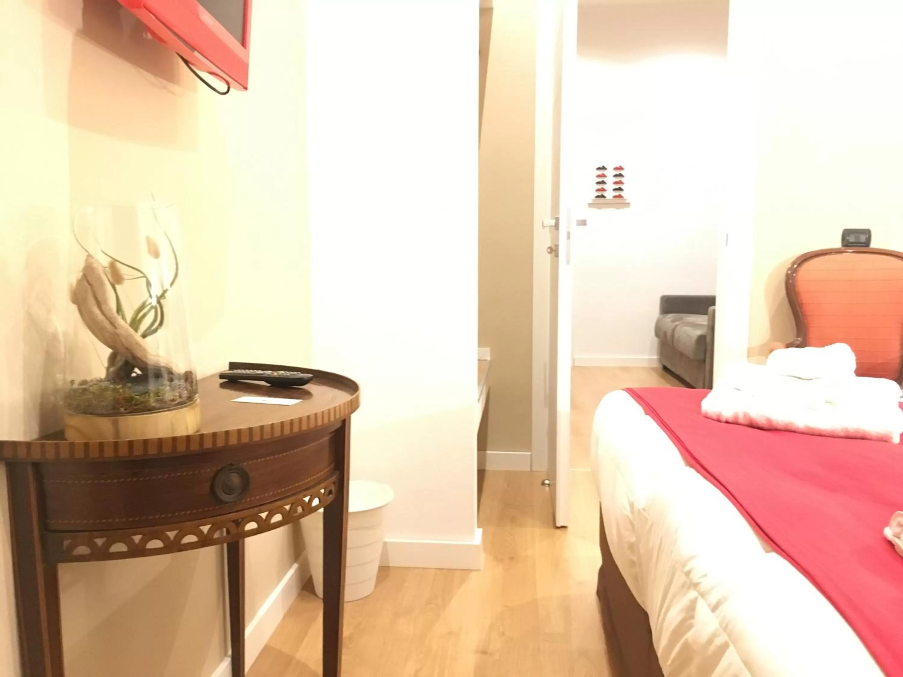 Photo of the whole room, Bed in Grande Archivio Napoli 22