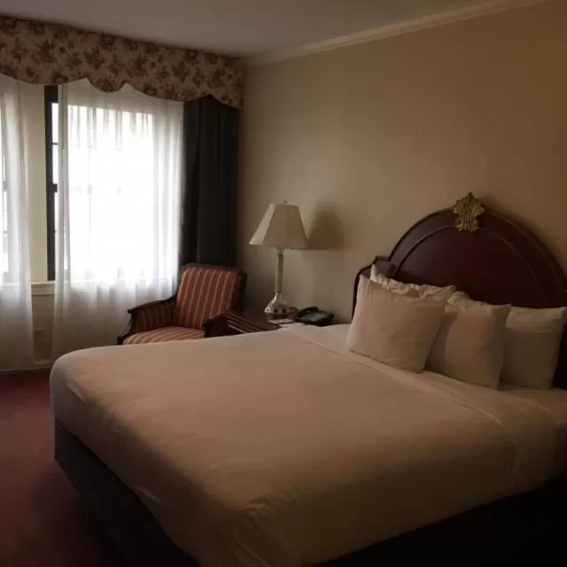 Bedroom, Bed in Columbia Club