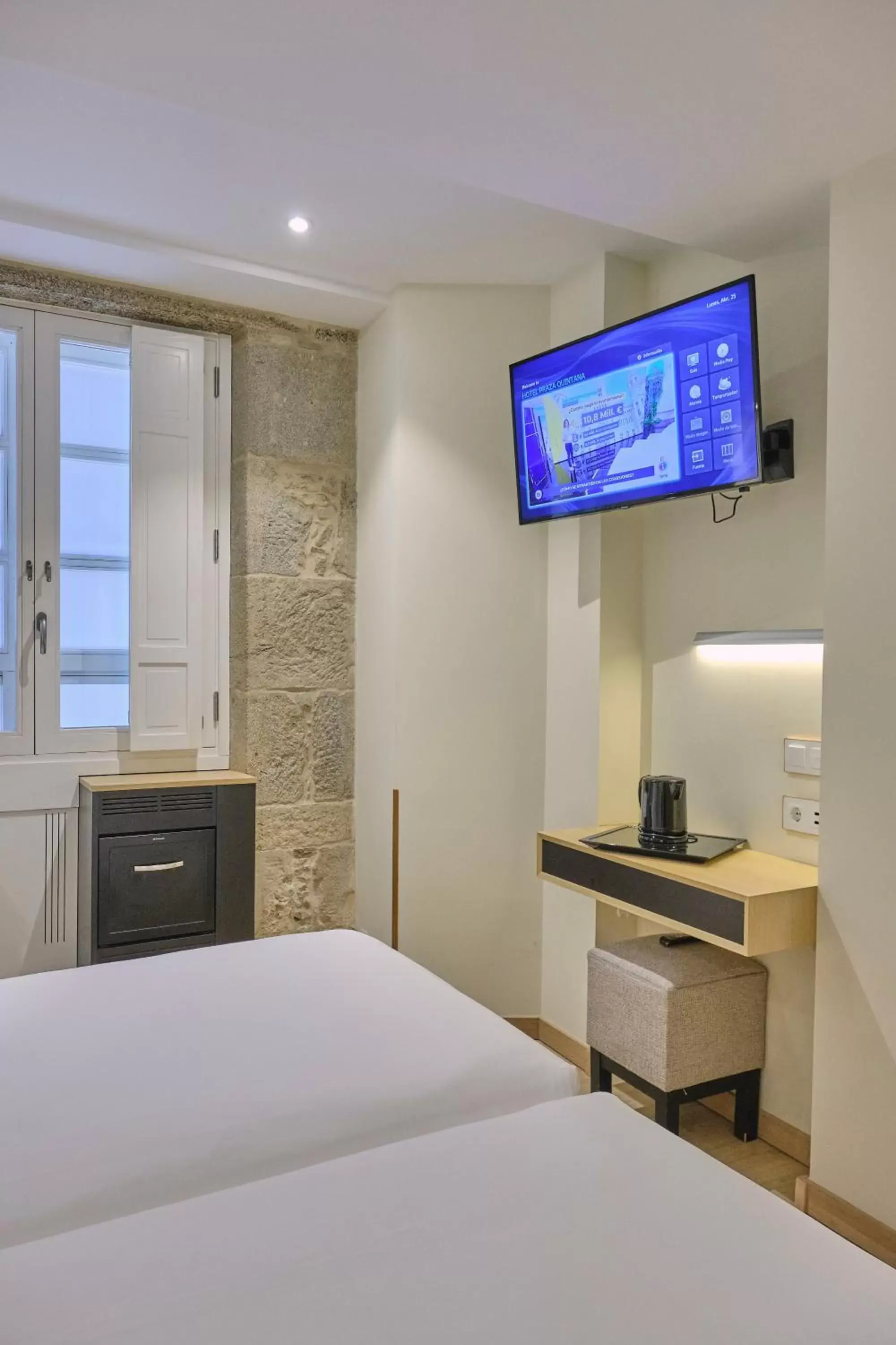 Budget Double or Twin Room - Ground Floor in Hotel Praza Quintana Budget Double or Twin Room - Ground Floor in Hotel Praza Quintana