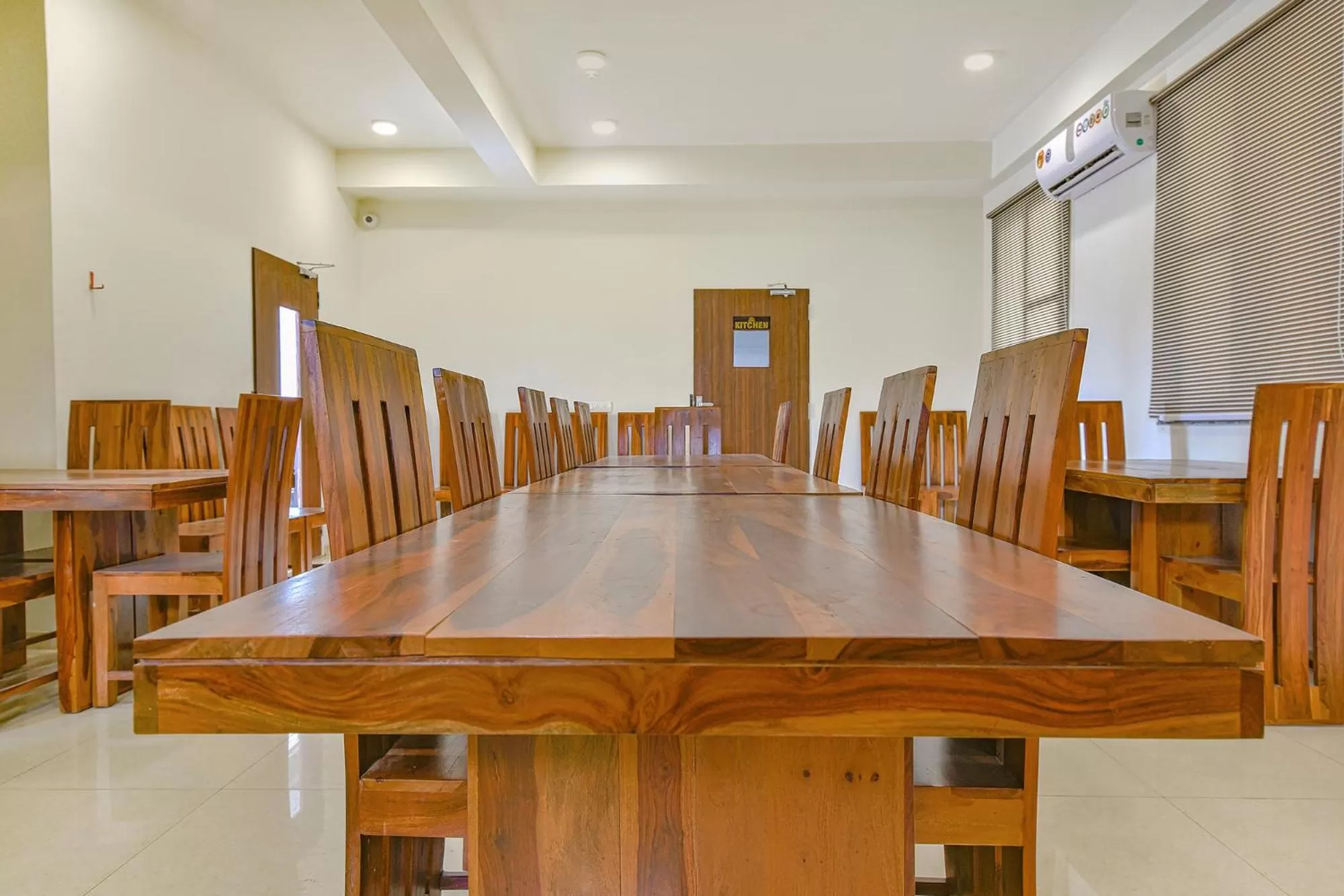 Restaurant/places to eat in FabHotel Oxus