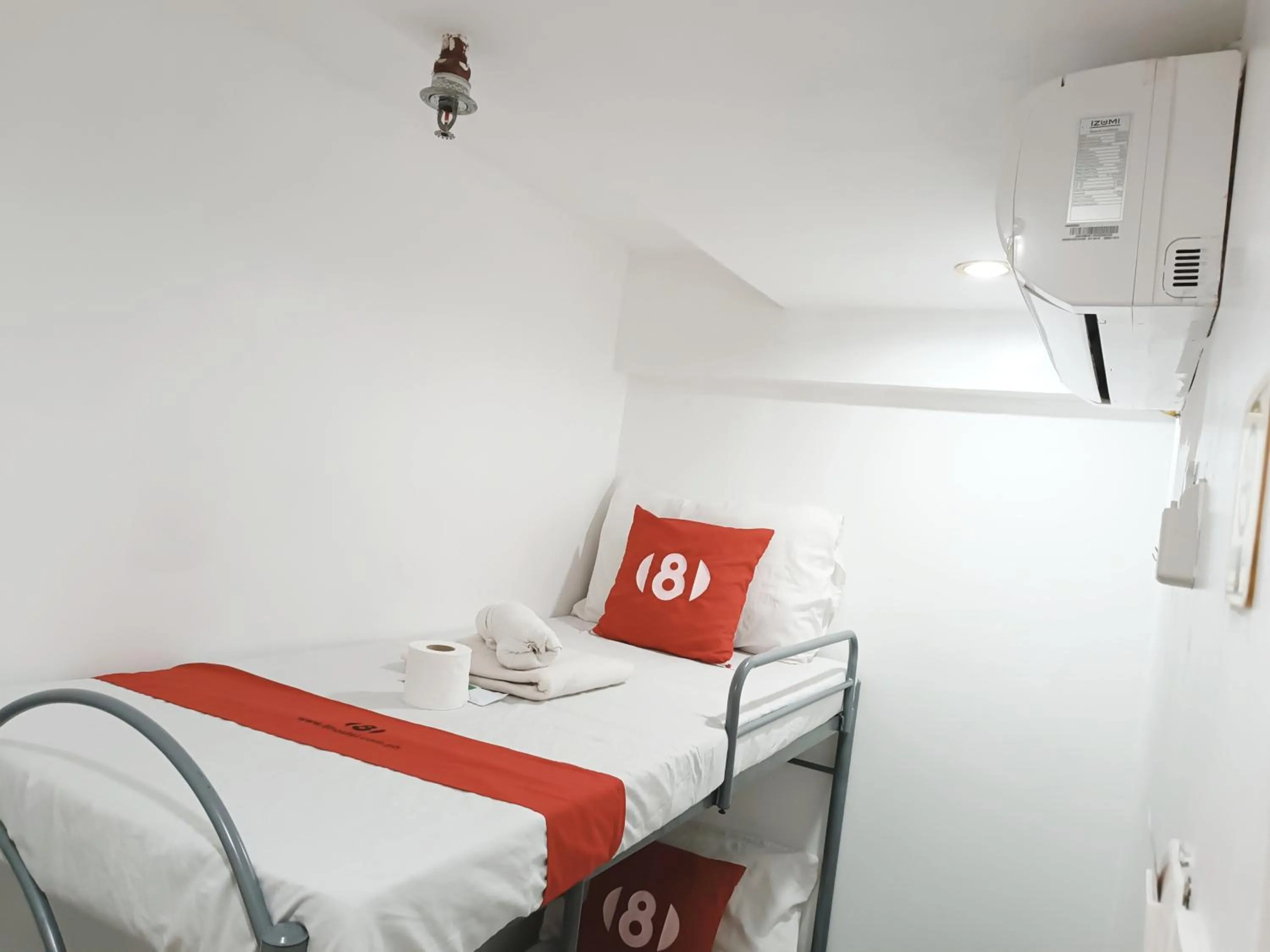 bunk bed, Bed in 8Hostel