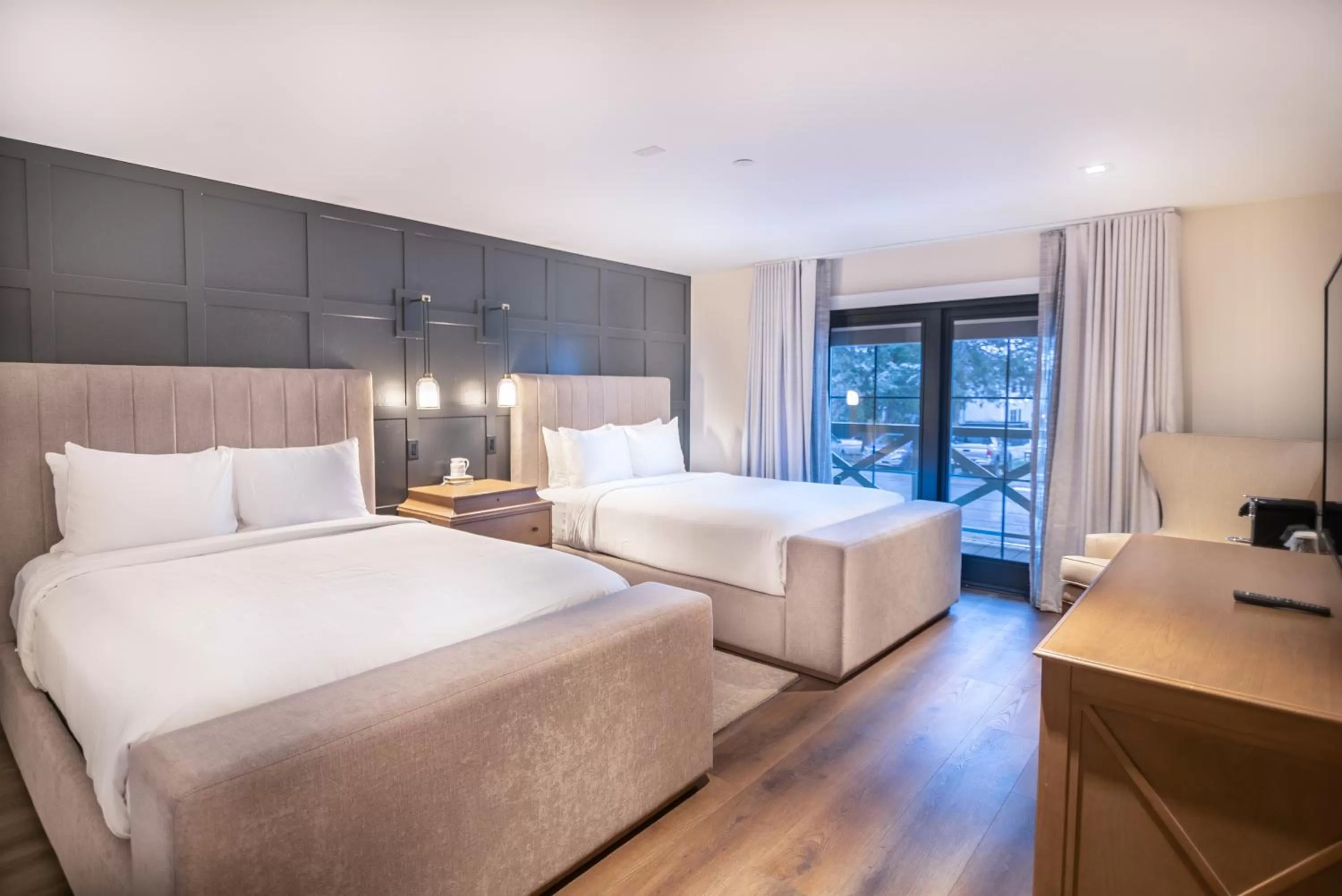 Queen Room with Balcony in Homestead