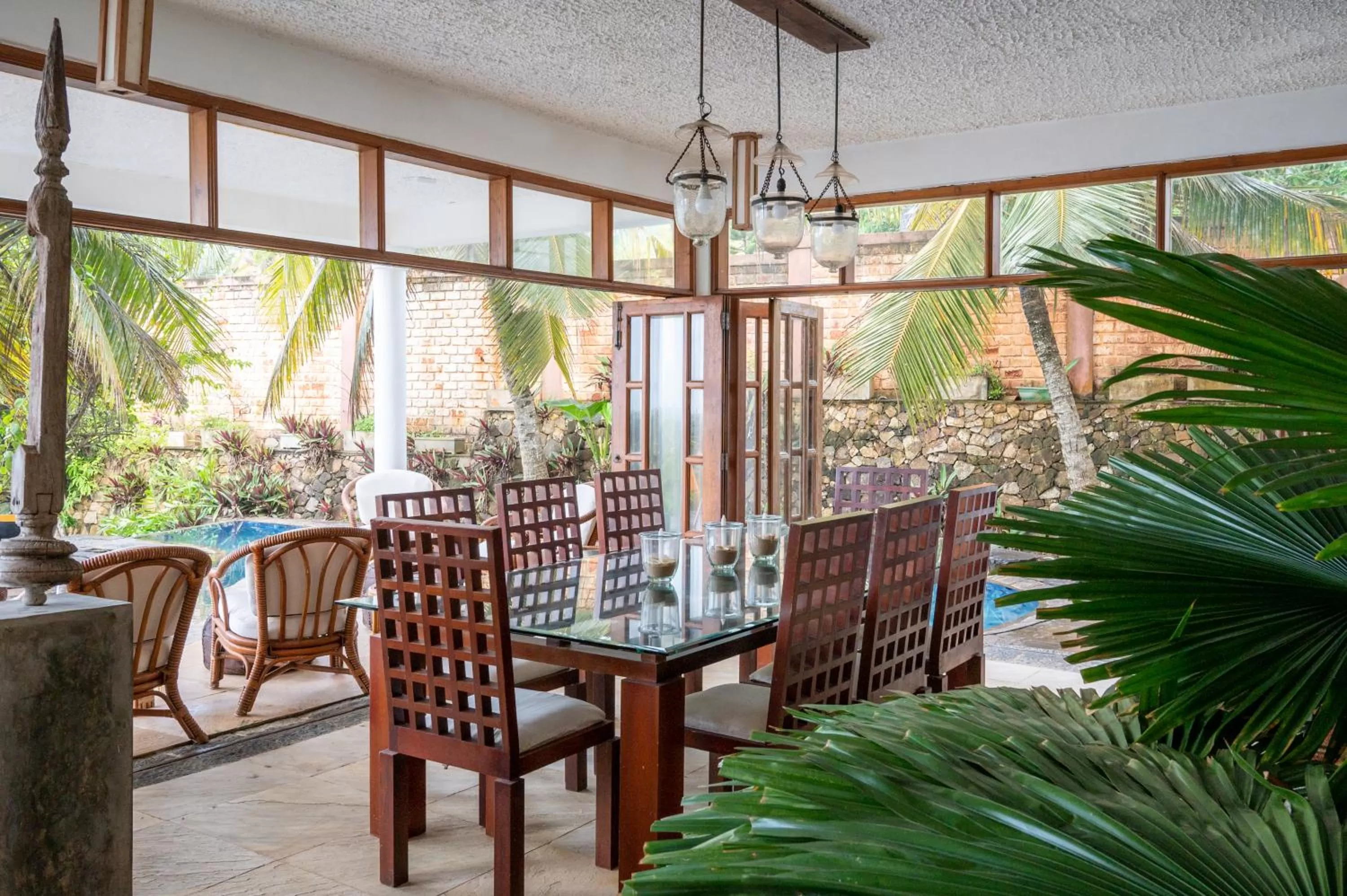 Sānti Beach House with pool & beach