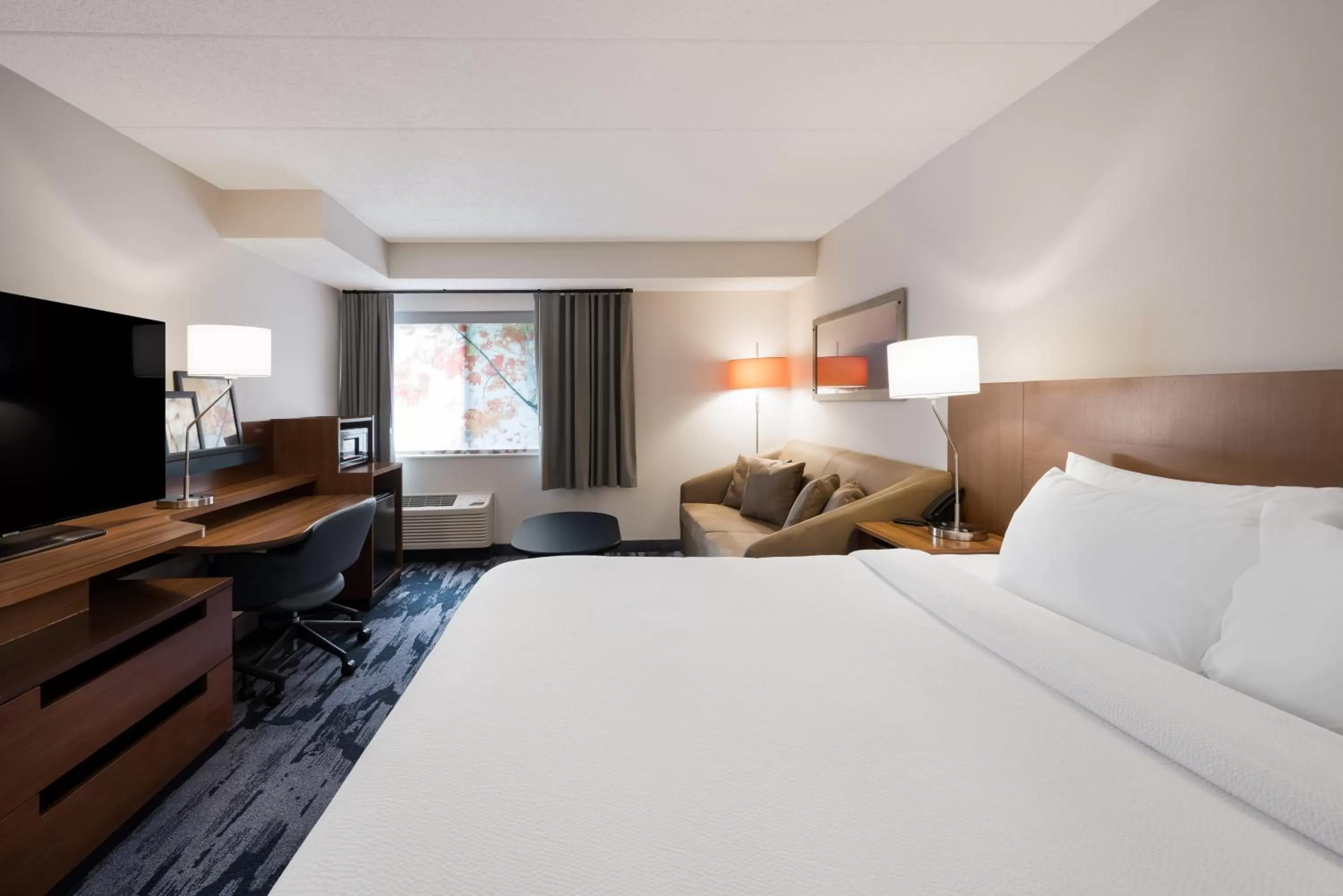Bed in Fairfield Inn by Marriott Amesbury
