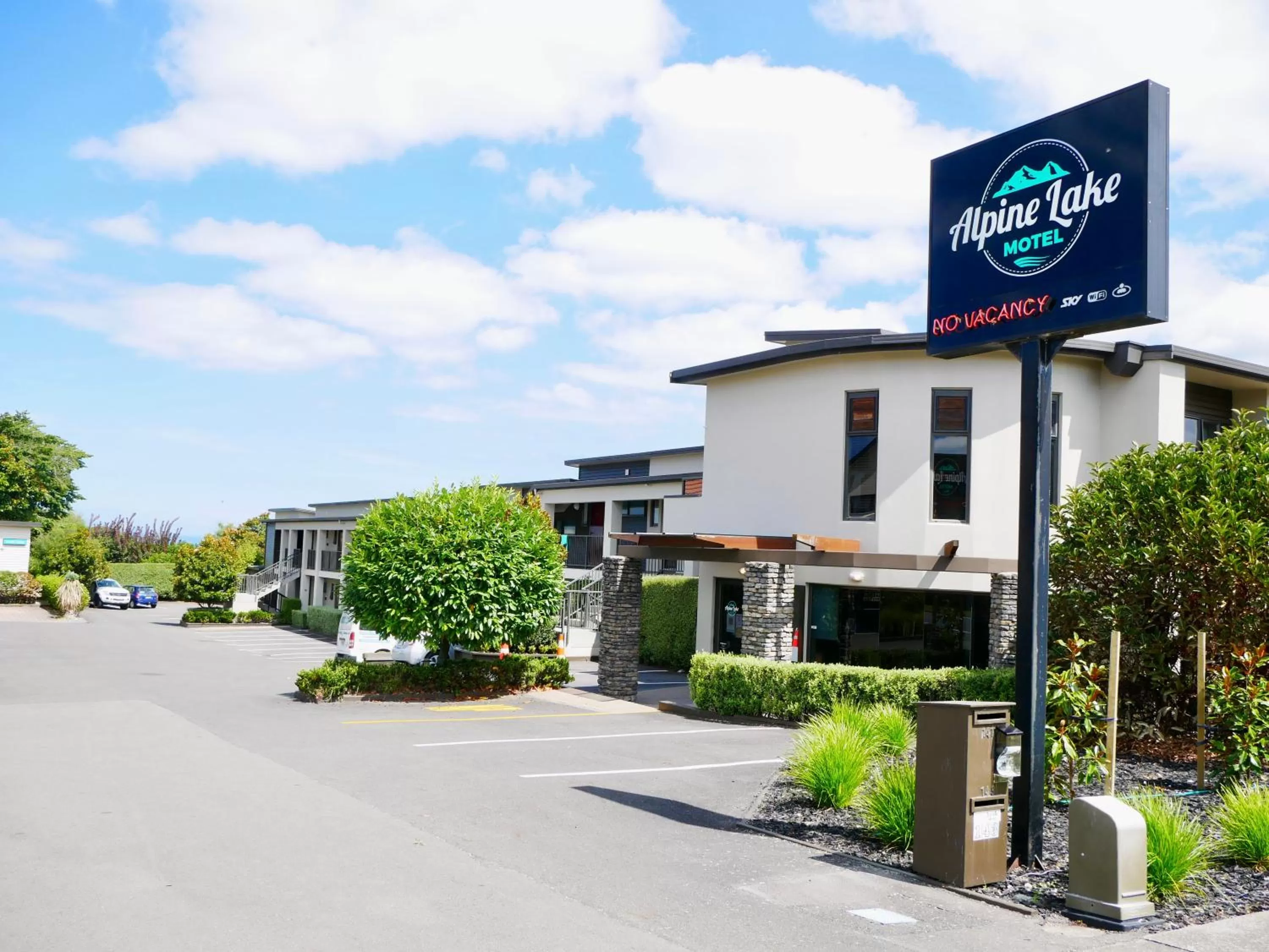 Property building in Alpine Lake Motel
