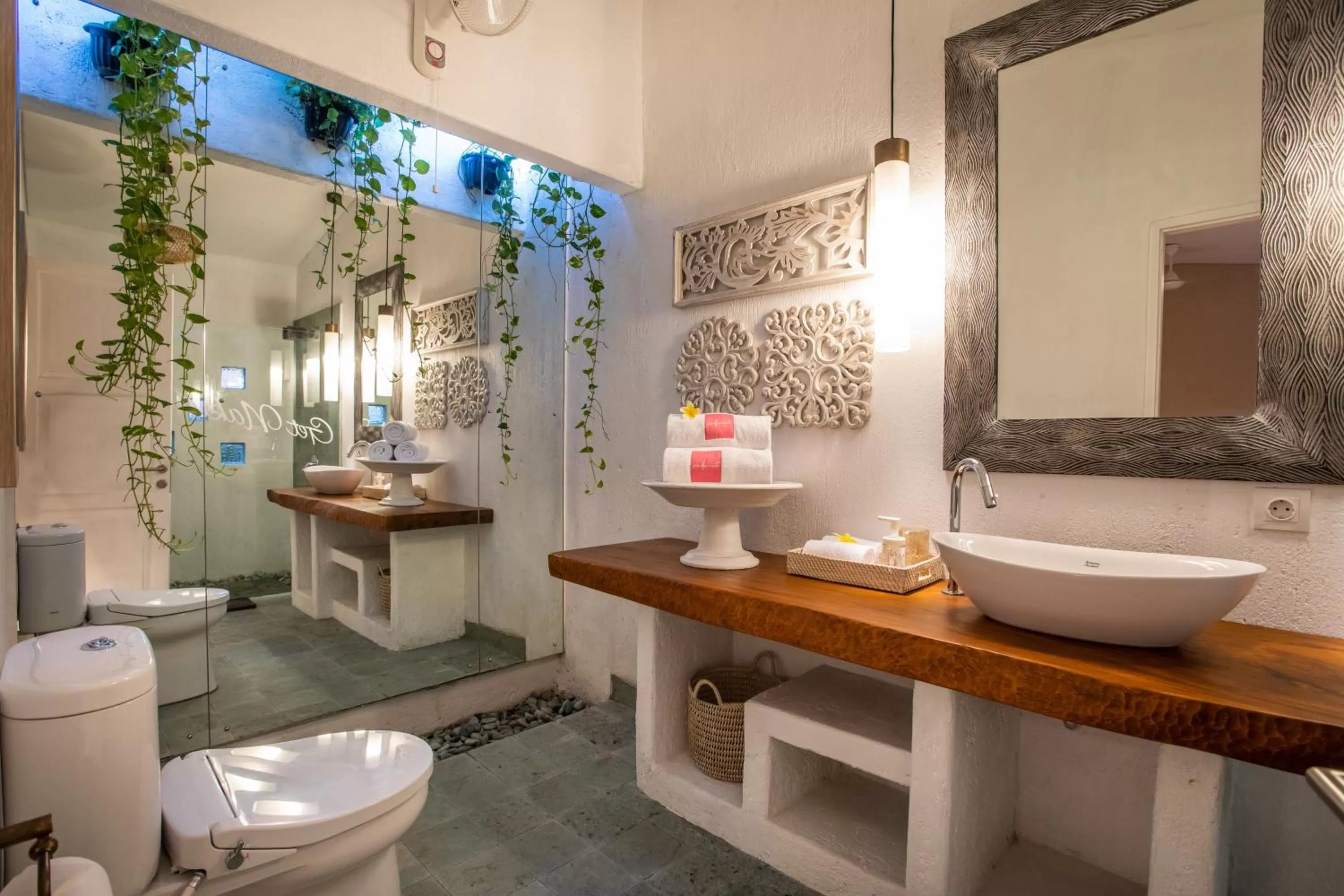 Shower in PinkPrivate Sanur - for Cool Adults Only