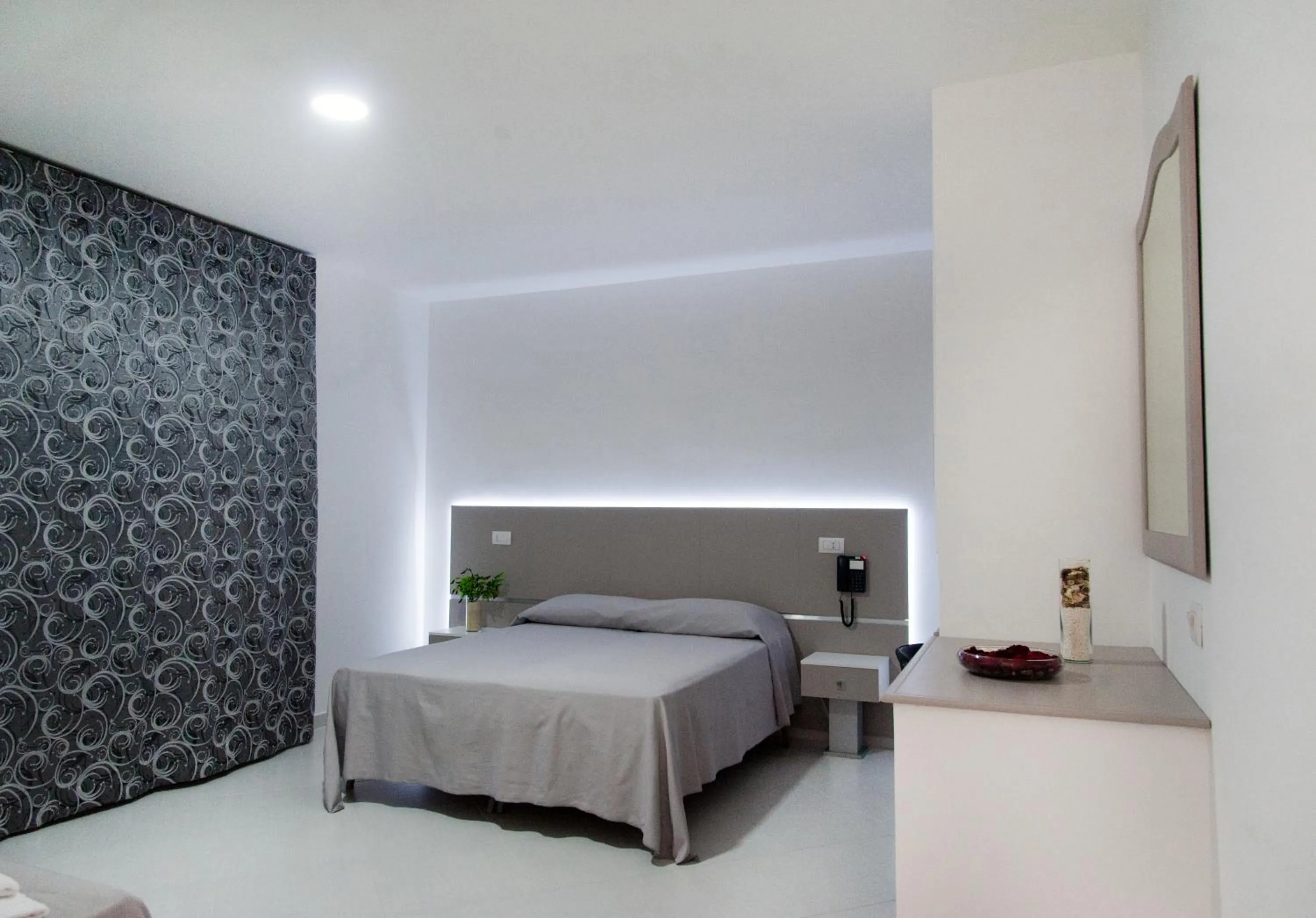 Bedroom, Bed in Hotel Regina