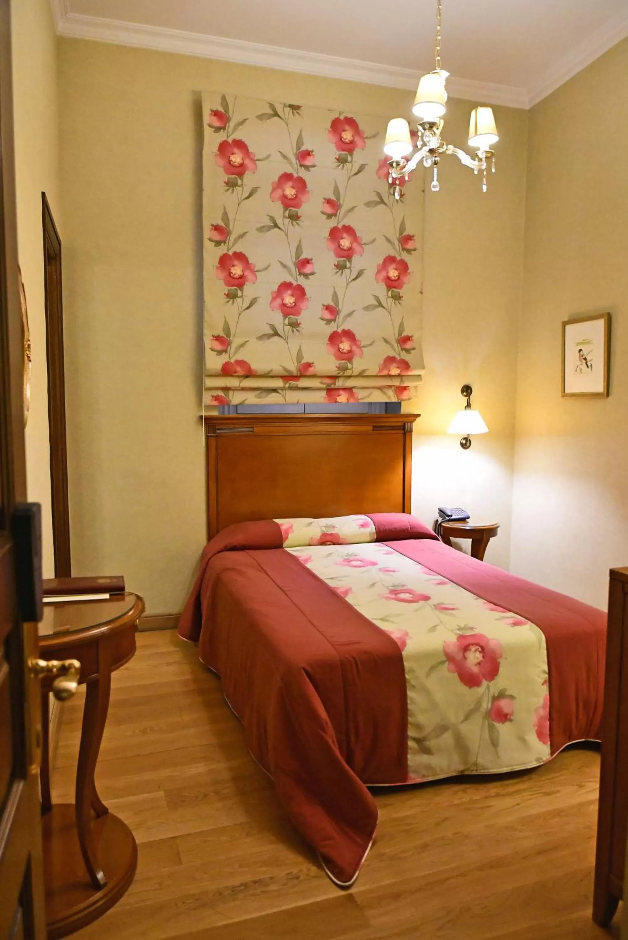 Photo of the whole room, Bed in Grande Bretagne - Nafplio