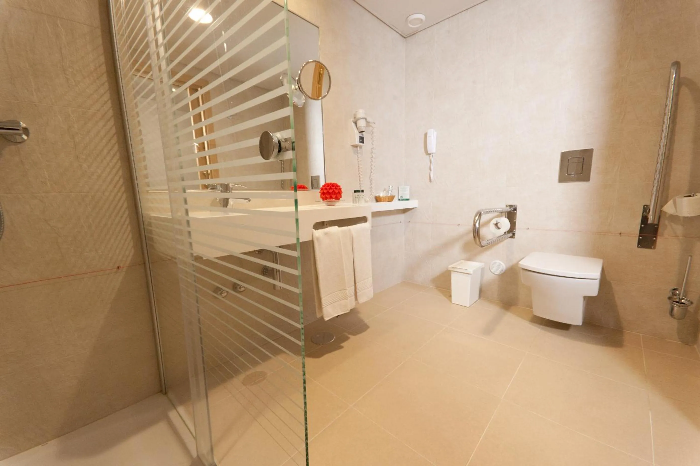 Bathroom in Hotel Cinquentenario & Conference Center