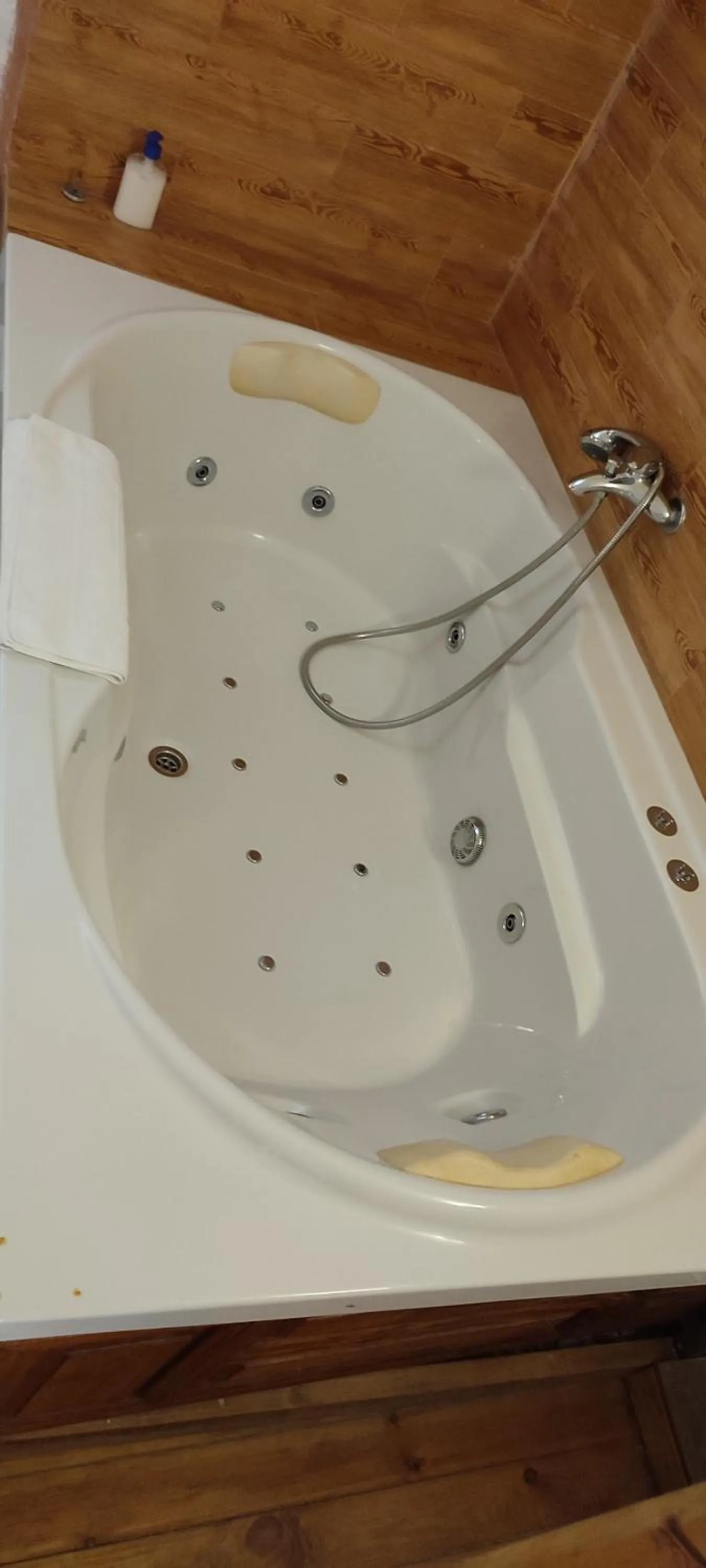 Hot Tub in Casas Cueva y Cortijo La Tala en Guadix