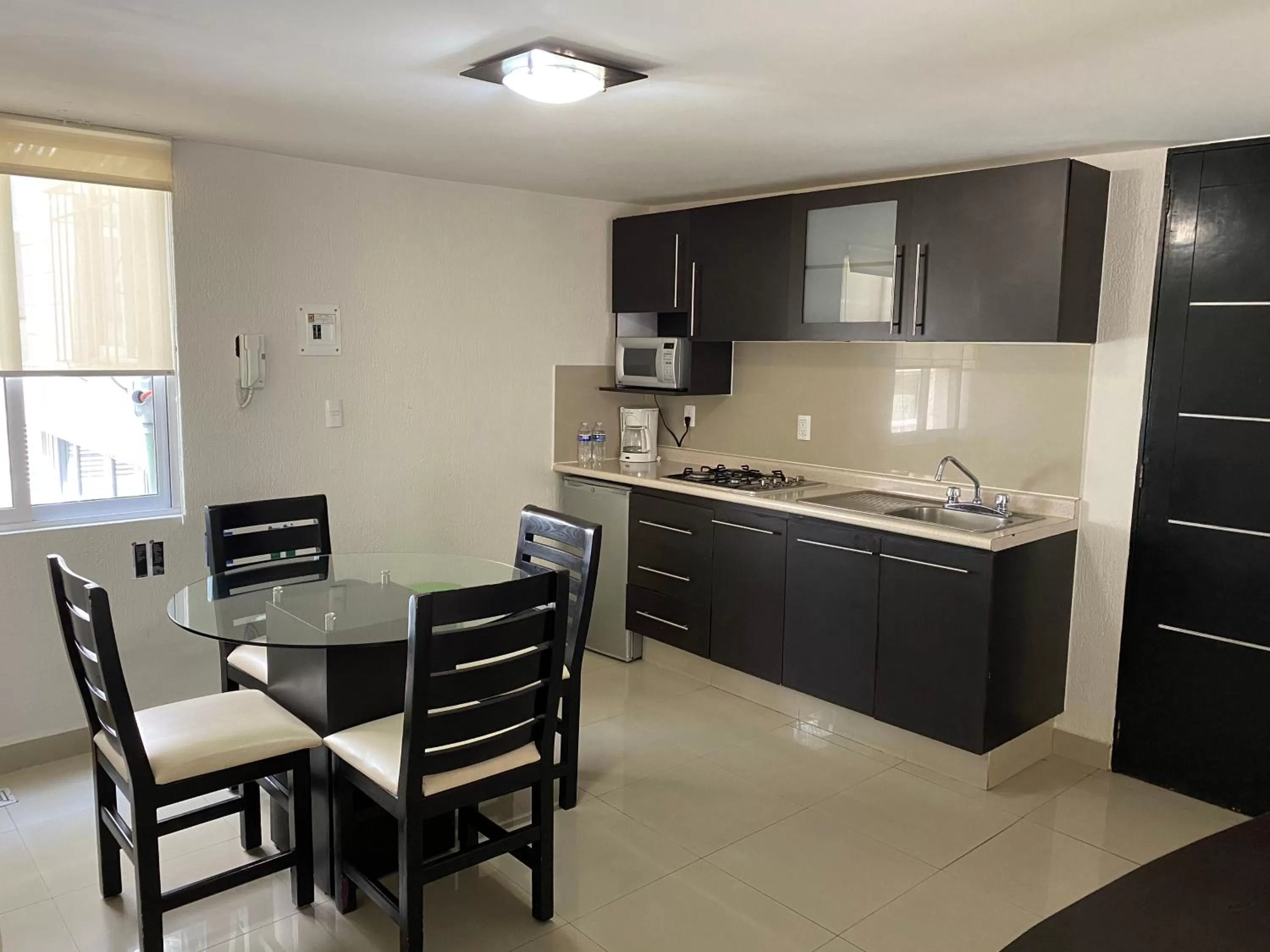 Kitchen or kitchenette in Grupo Kings Suites - Monte Chimborazo 567