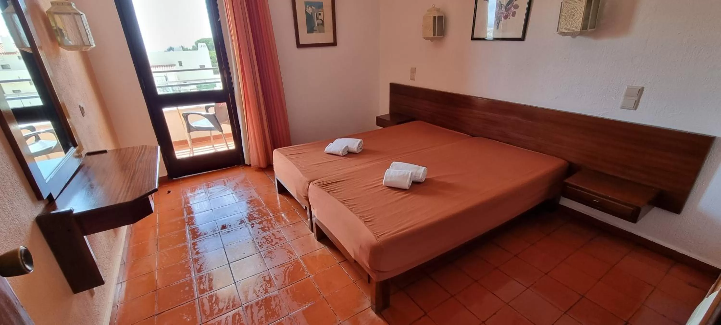 Bed in Albufeira Jardim by Umbral