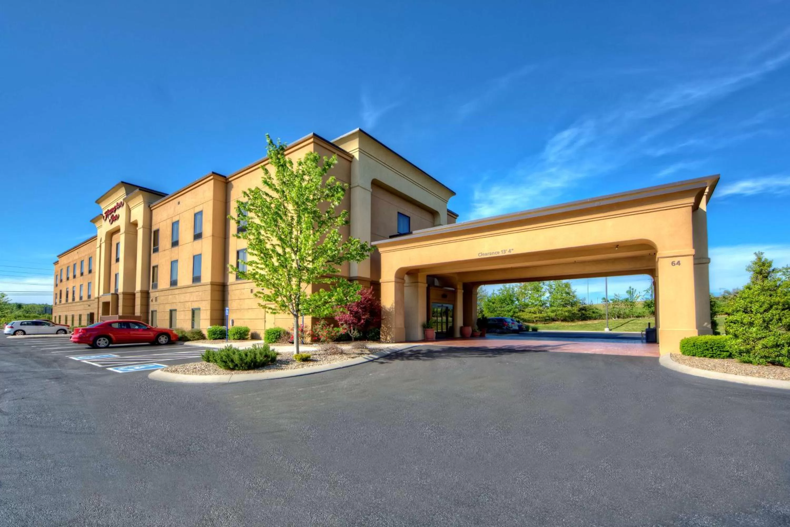 Property building in Hampton Inn Crossville