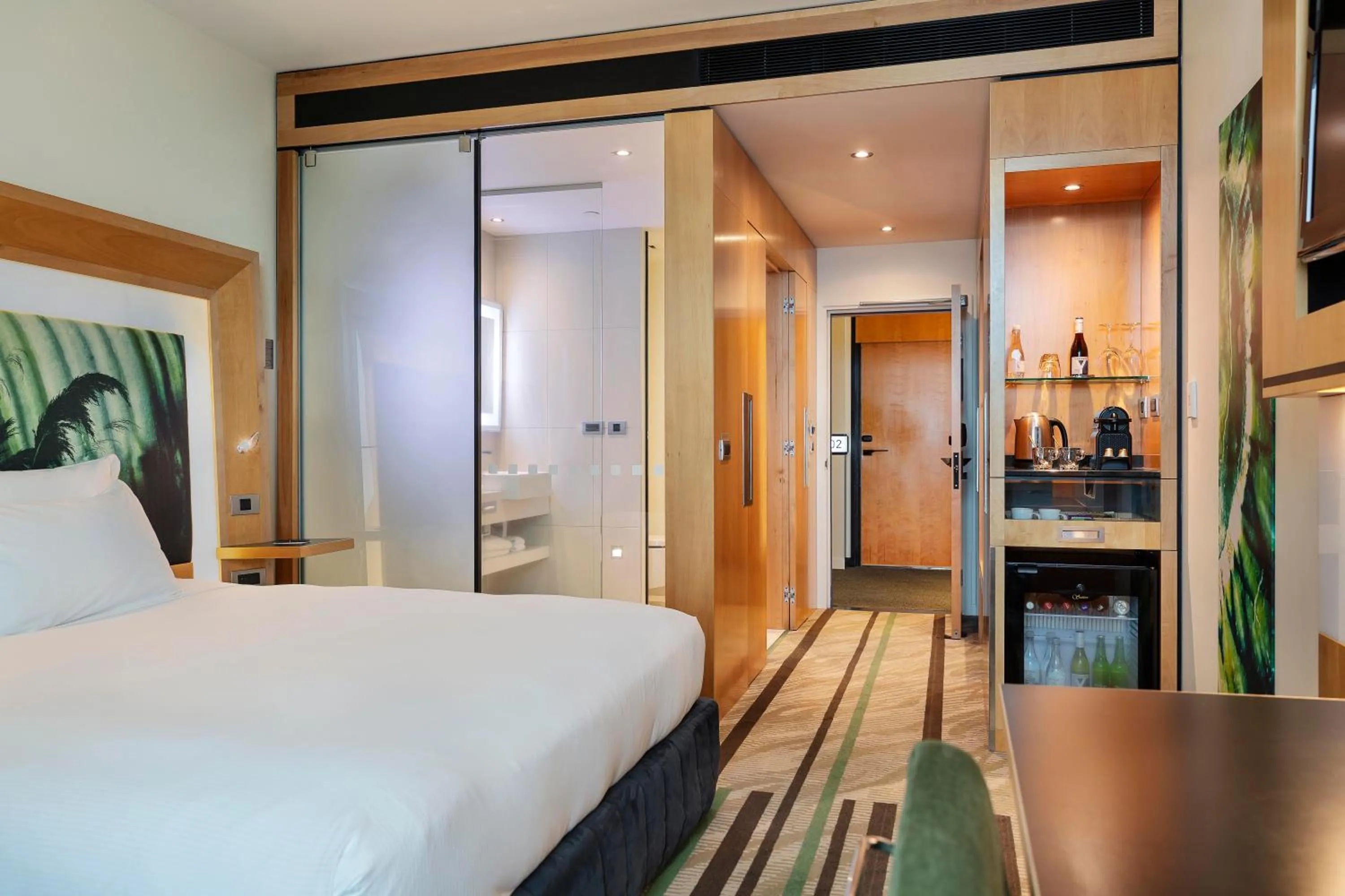 Bathroom, Bed in Novotel Auckland Airport