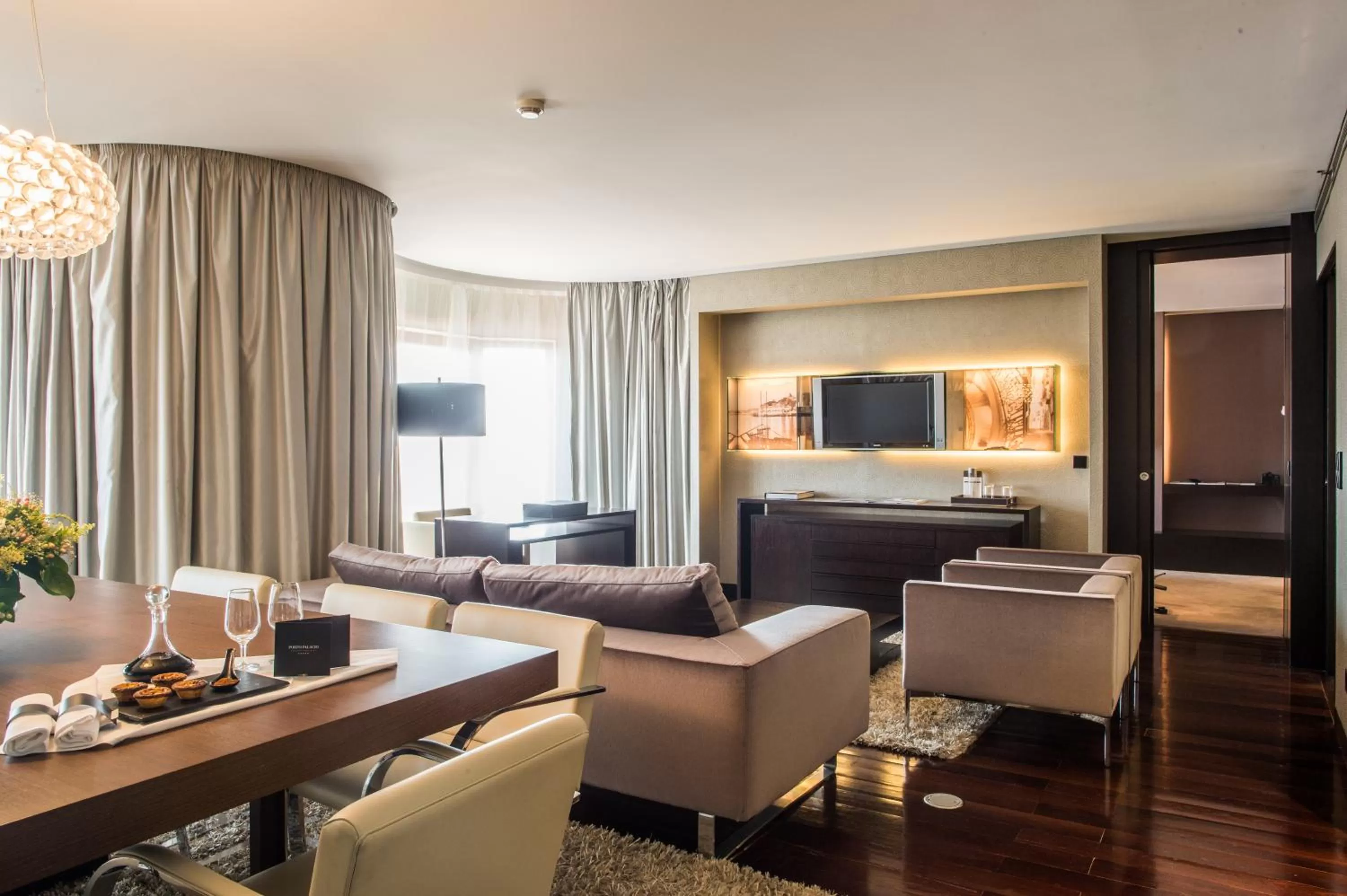 TV and multimedia in Porto Palácio Hotel by The Editory