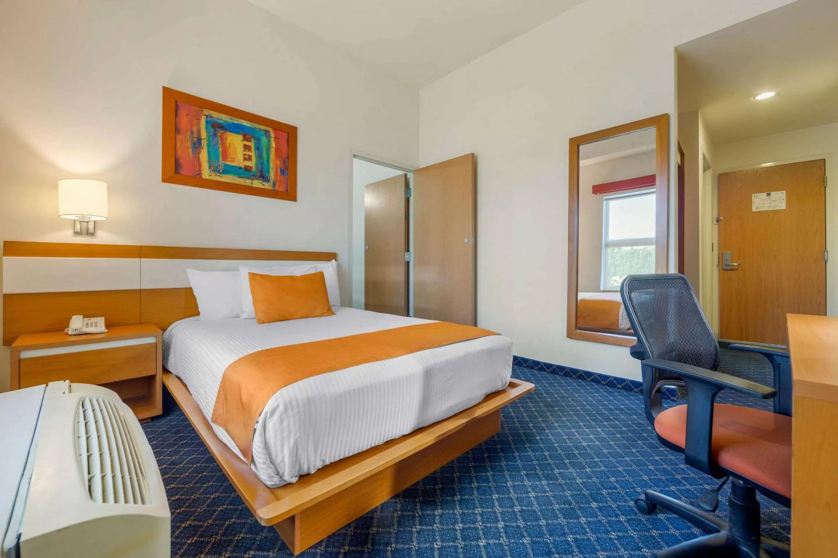 Photo of the whole room, Bed in Greenwood Hotel Torreón