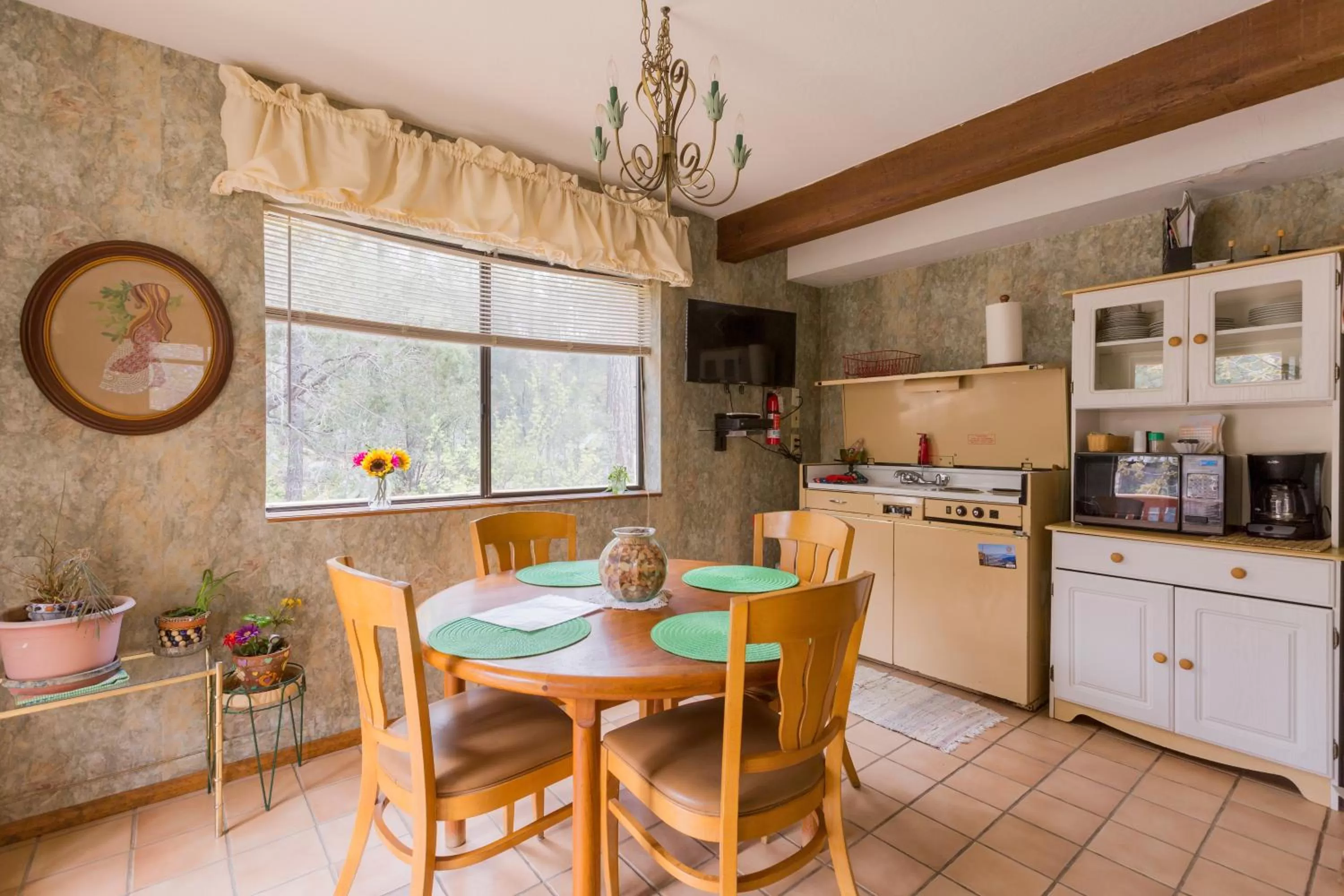 Kitchen/Kitchenette in Crown King Cabins Bradshaw