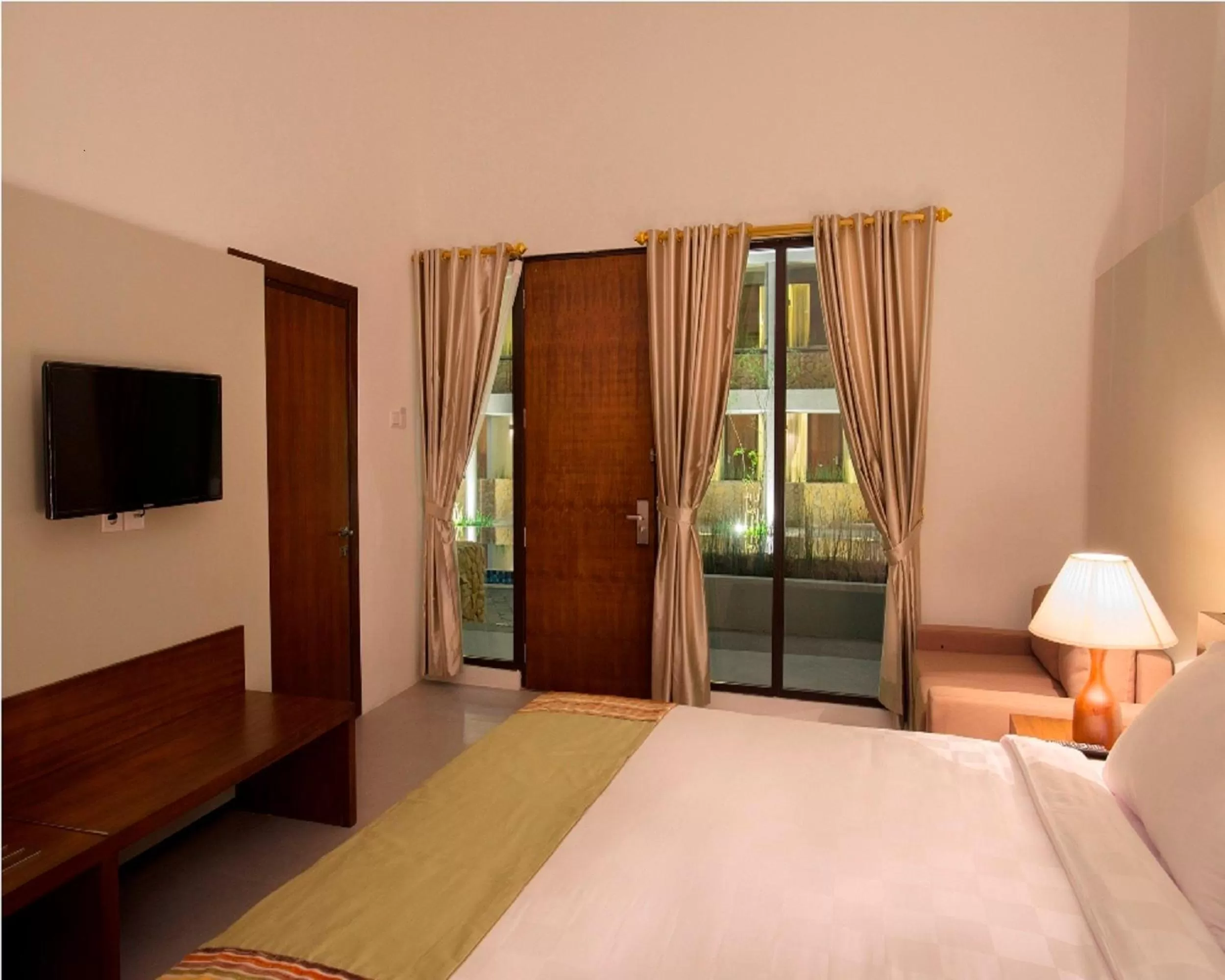 Bedroom, Bed in Hotel Neo+ Green Savana Sentul City